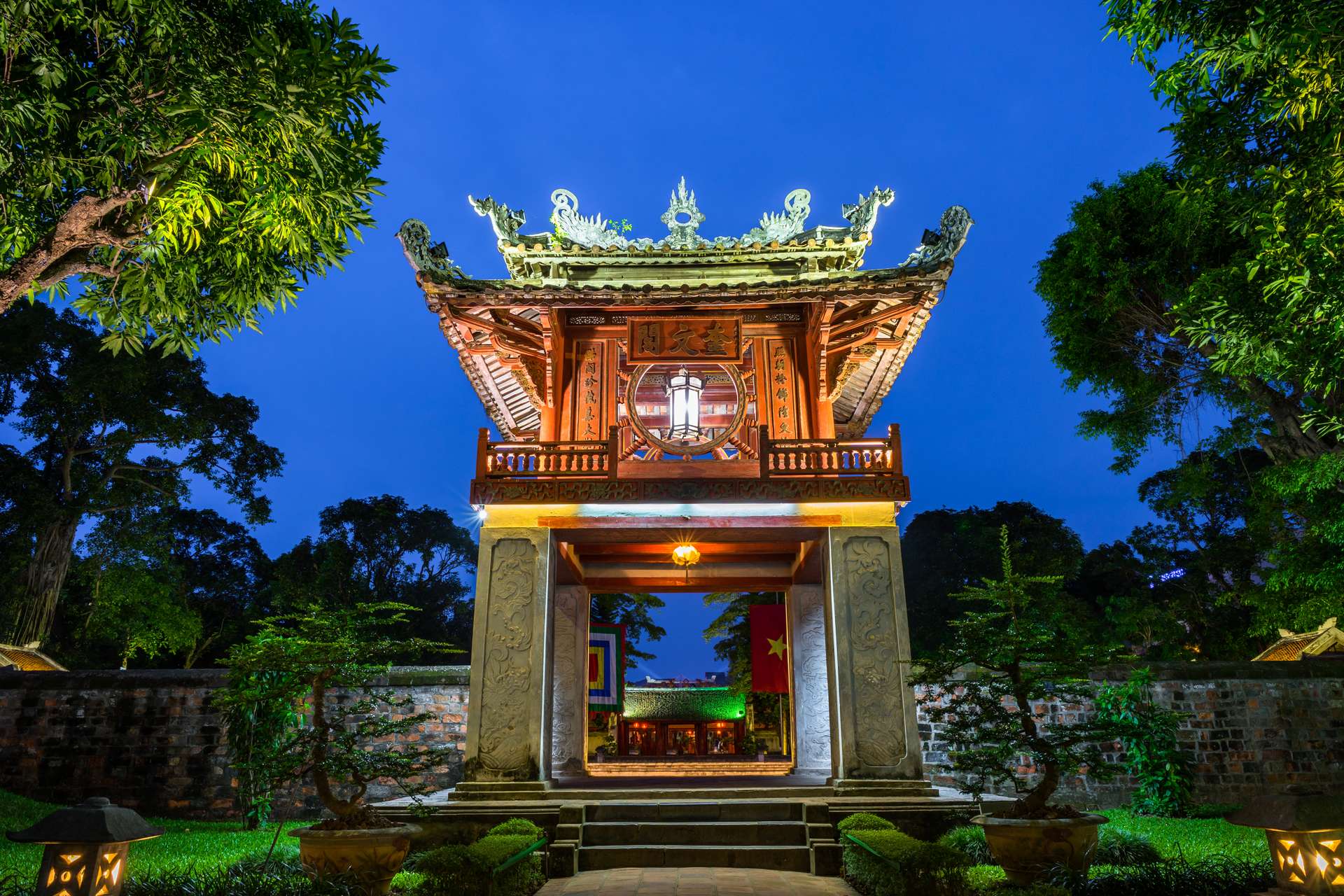 Văn Miếu Quốc Tử Giám buổi tối mang đến những trải nghiệm tham quan mới mẻ