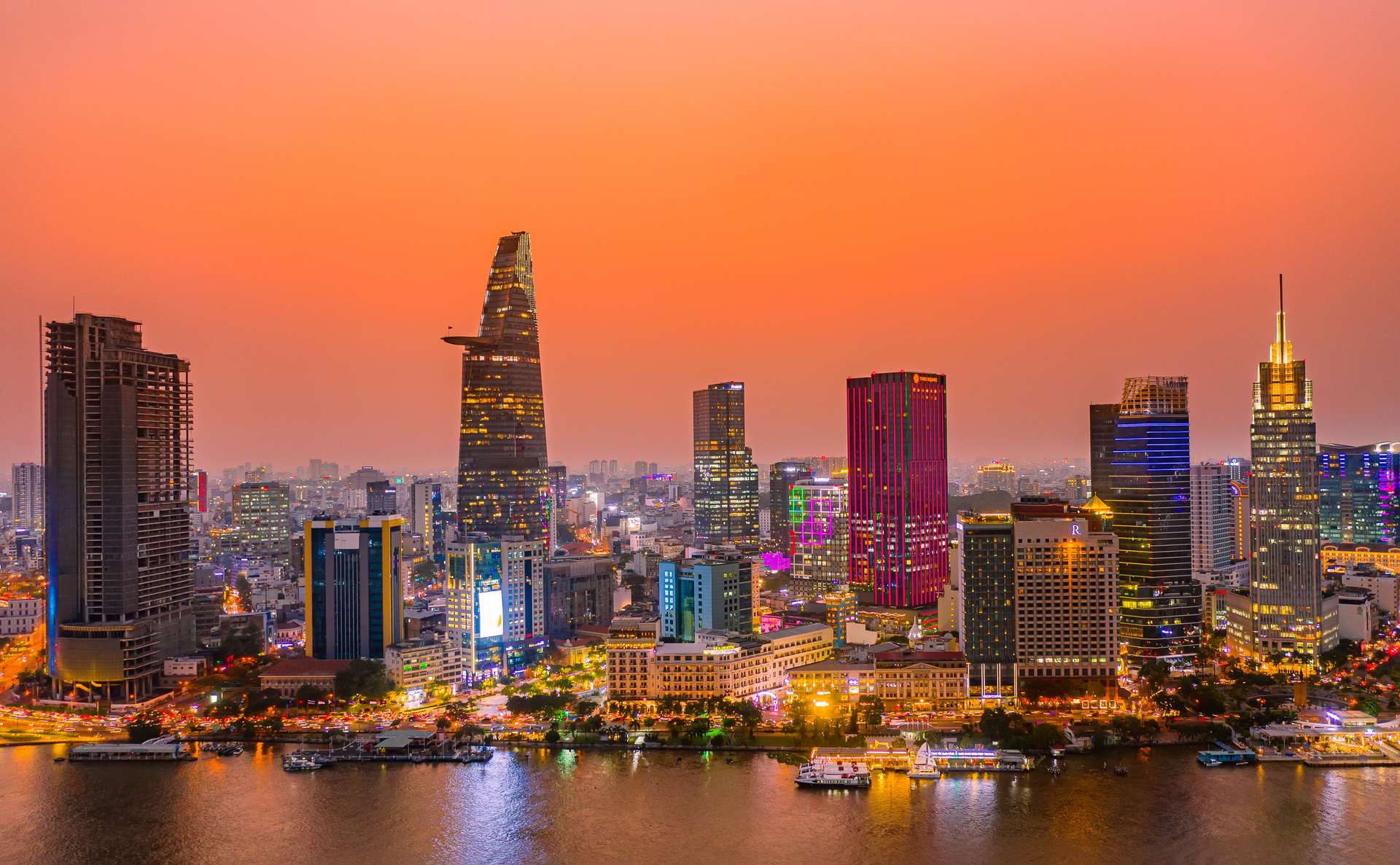 Tòa nhà Bitexco khi được nhìn ở một cách bao quát