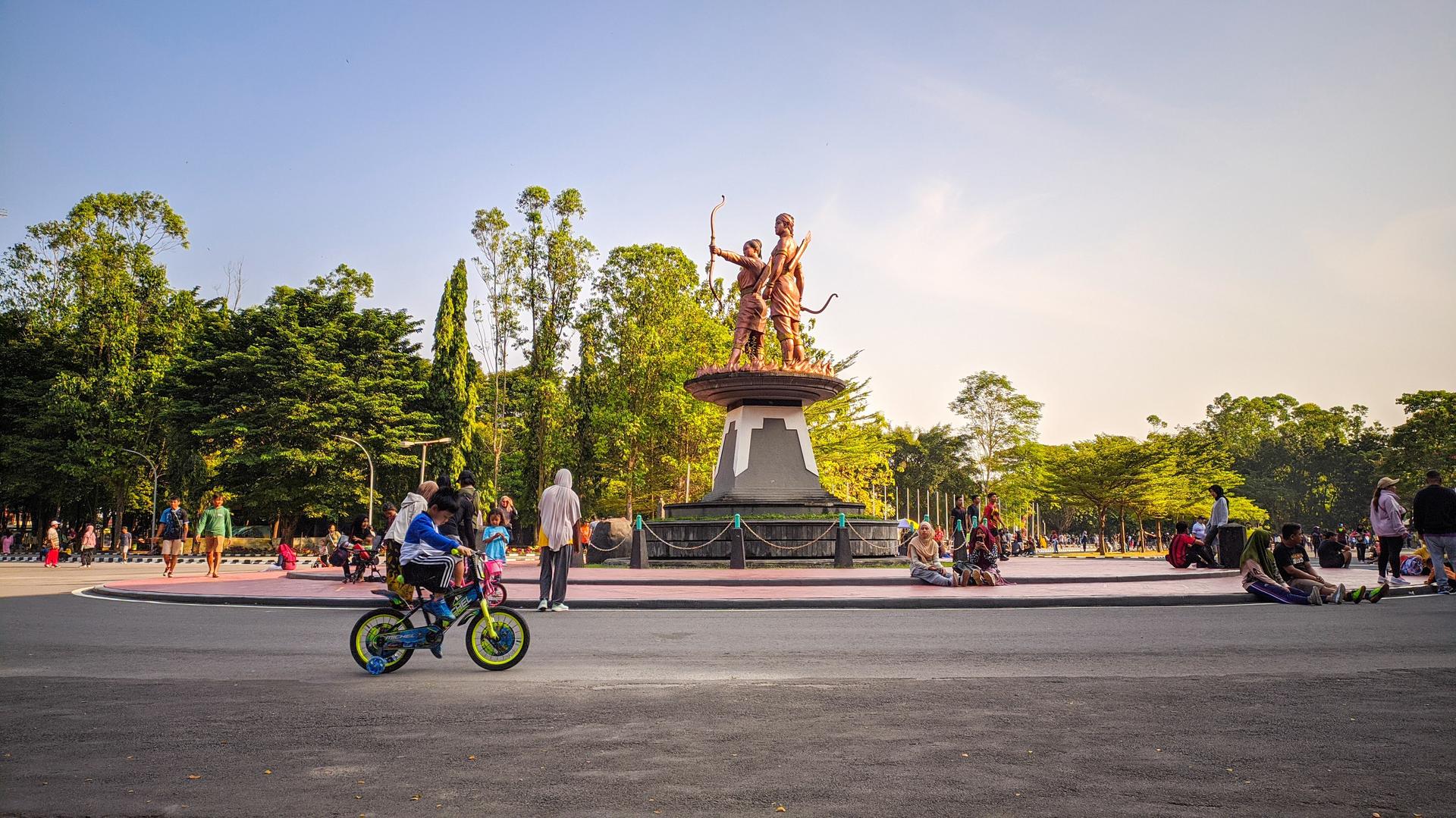 Patung Manahan Stadion Solo