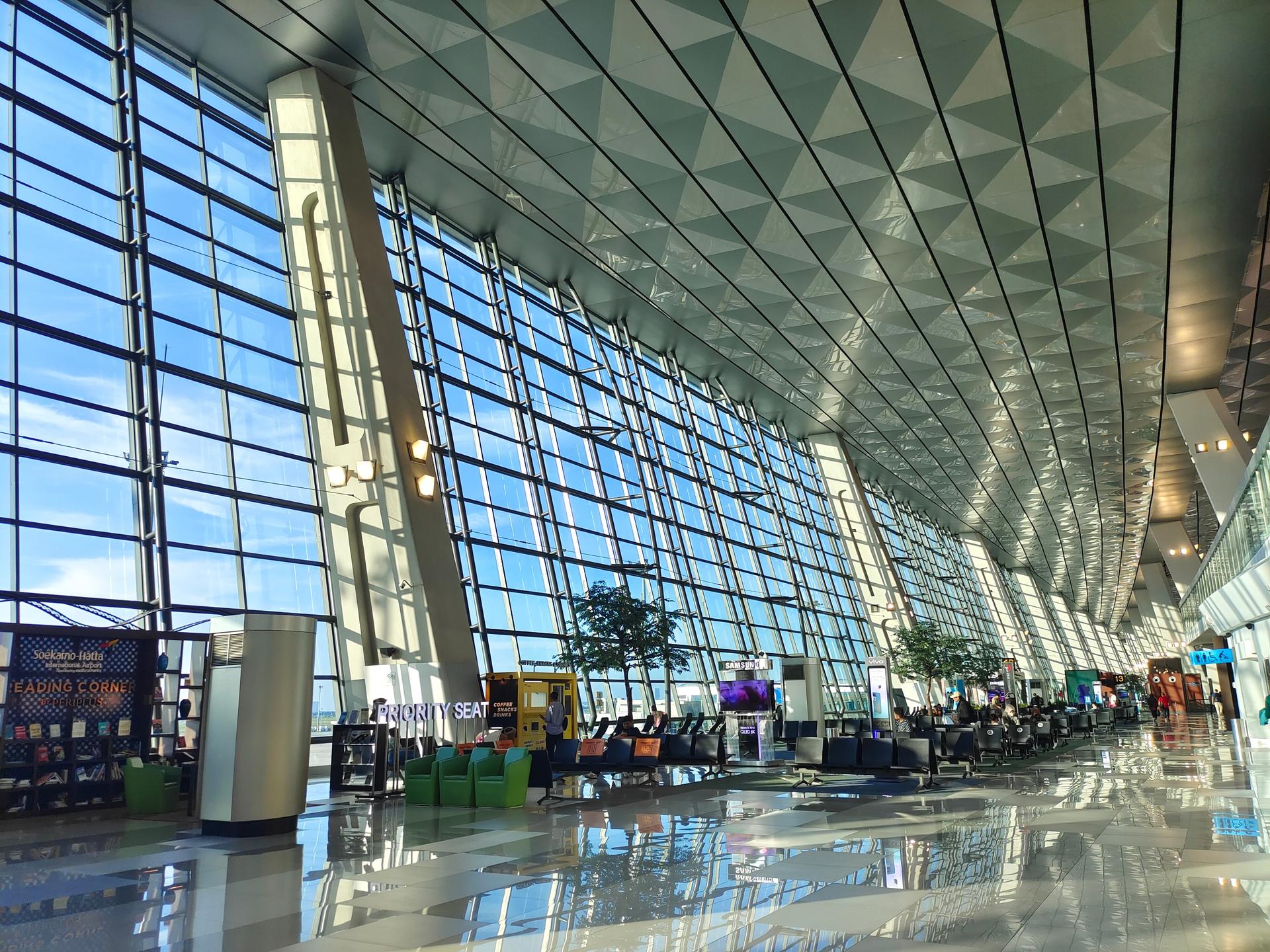 Bandar Udara Internasional Soekarno Hatta (CGK)
