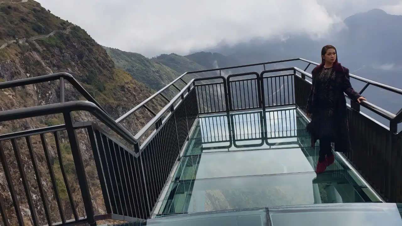 Đi bộ trên không với Cầu Rồng Mây và khám phá Thác Bạc - Khách sạn Sapa