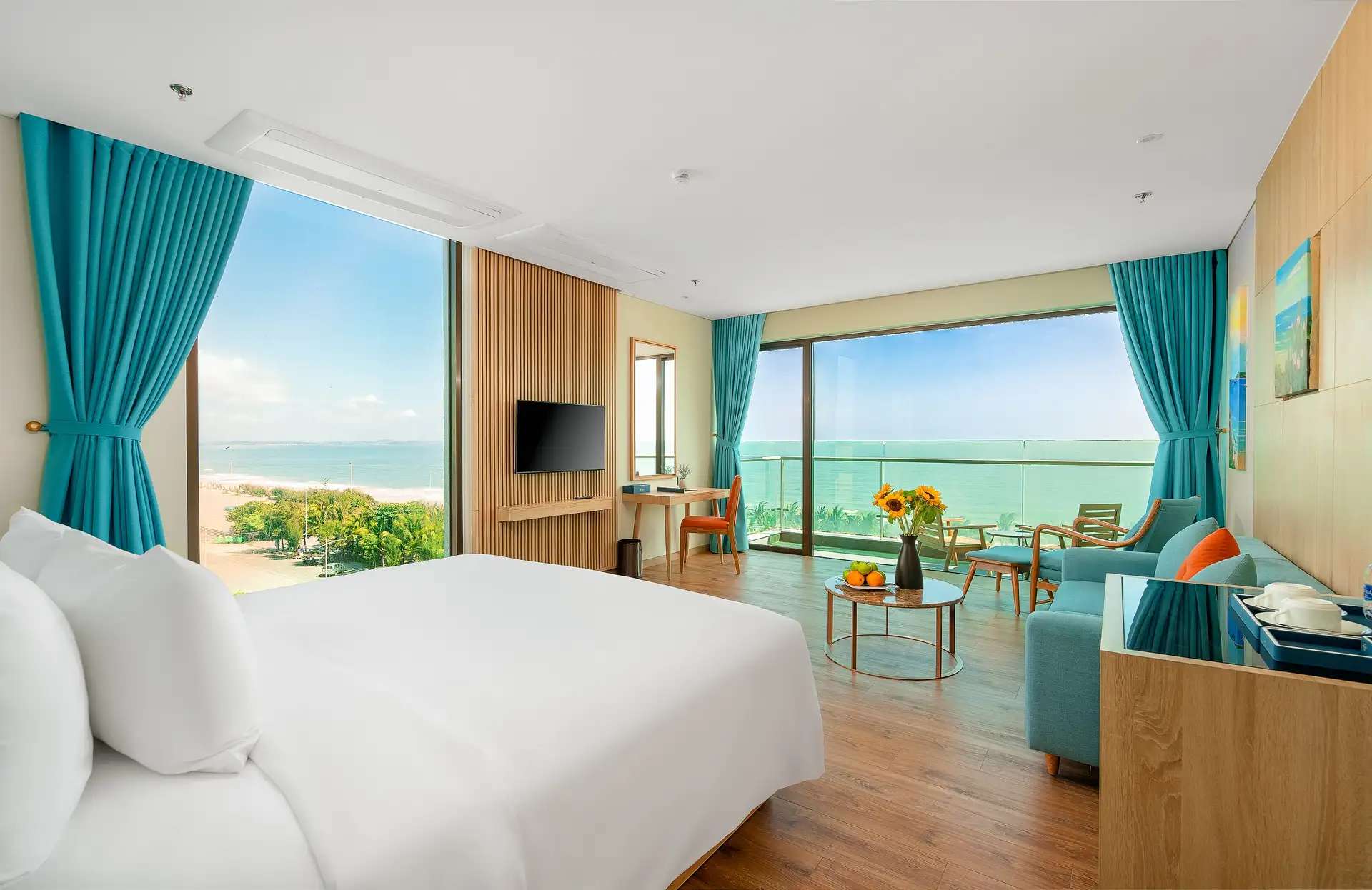 <em>Không gian mở tại Sala Grand Tuy Hoa Hotel mang đến cho bạn tầm nhìn toàn cảnh biển yên bình</em> - Khách sạn Tuy Hòa