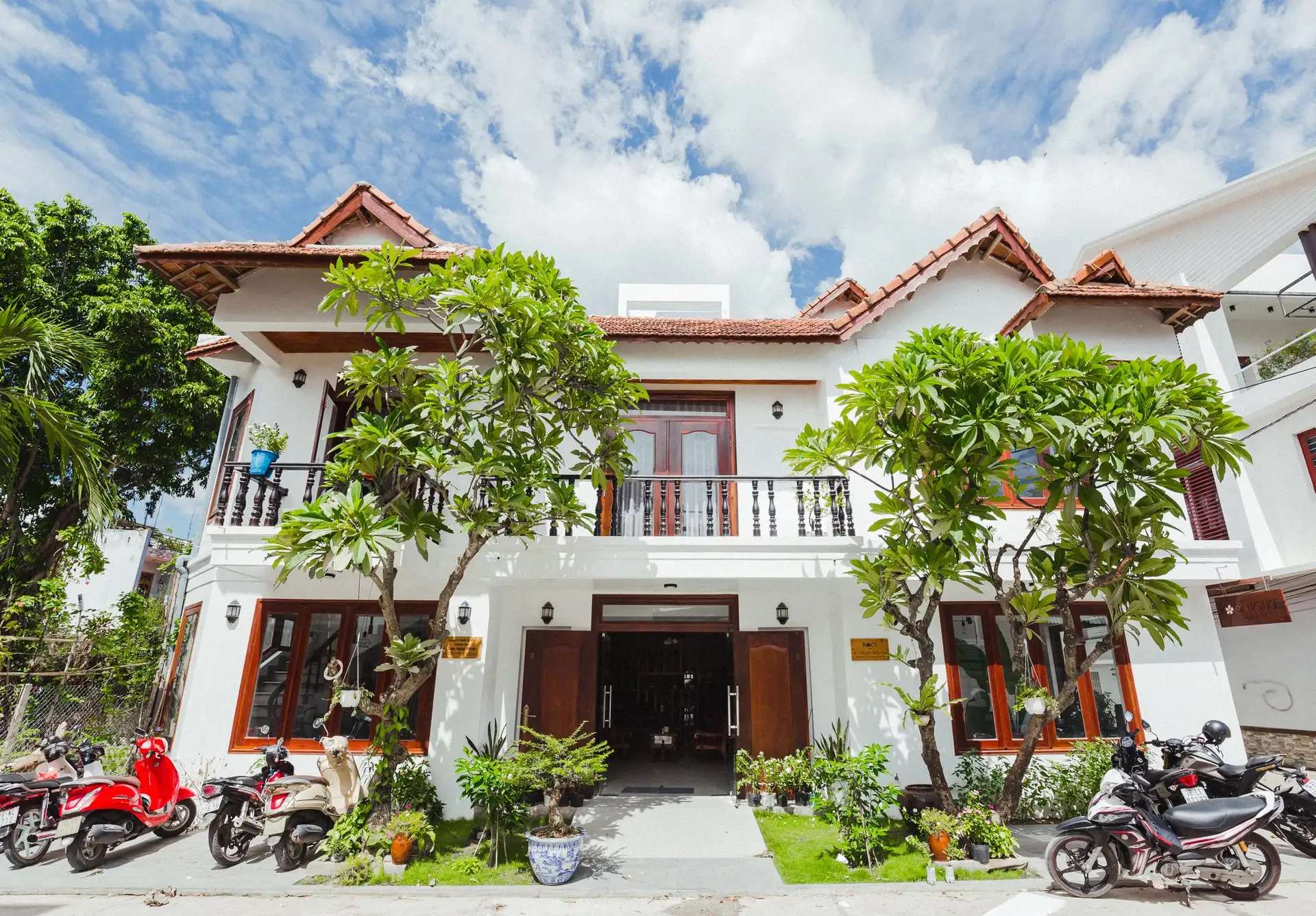 <em>Không gian bên ngoài của khách sạn Kool House Hotel khiến du khách cảm giác như đang ở ngôi nhà thứ hai của mình</em> - Khách sạn Tuy Hòa
