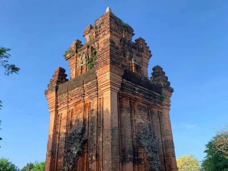 <em>Biểu tượng lịch sử lâu đời tại thành phố Tuy Hòa</em> - Khách sạn Tuy Hòa