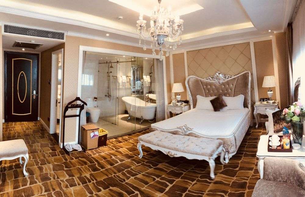 Hoang Trieu Hotel Saigon - Khách sạn quận 7