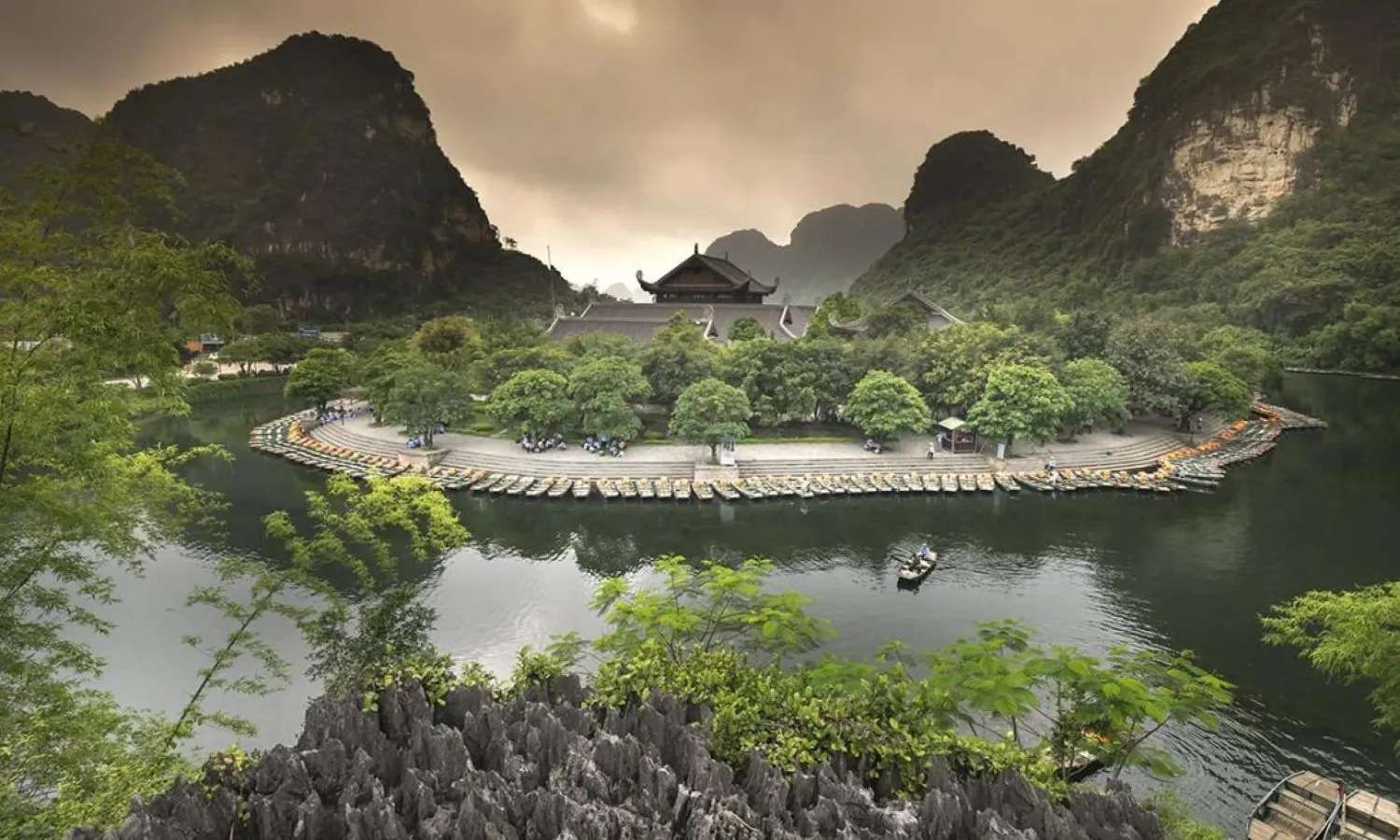 Khung cảnh hùng vĩ tại Ninh Bình