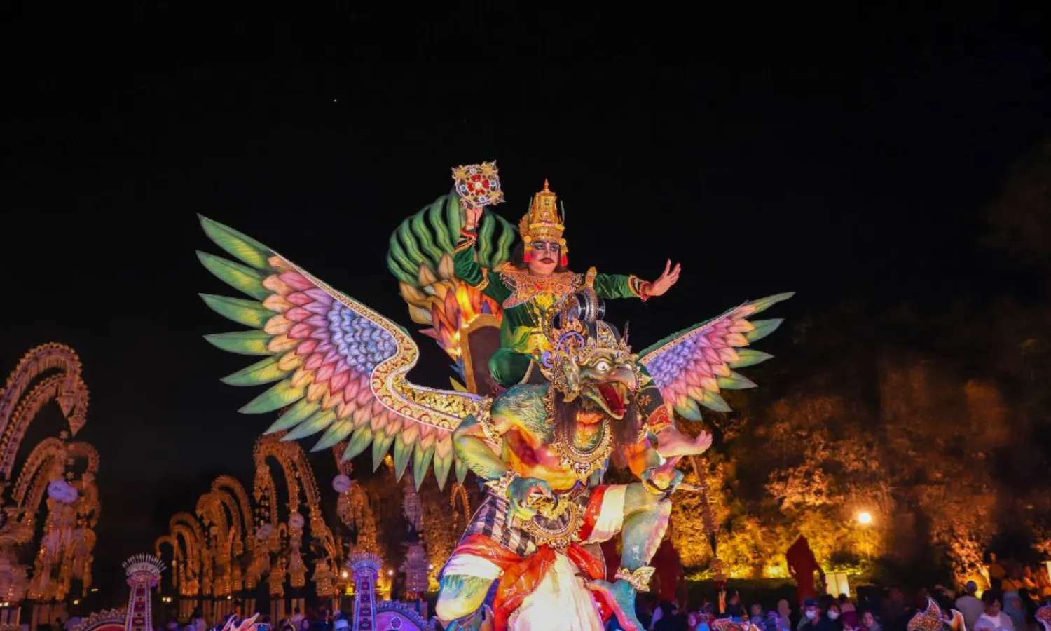 Biểu diễn nghệ thuật tại công viên Garuda Wisnu Kencana