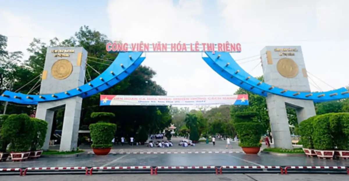 Công viên Lê Thị Riêng tại Quận 10 - Khách sạn Quận 10