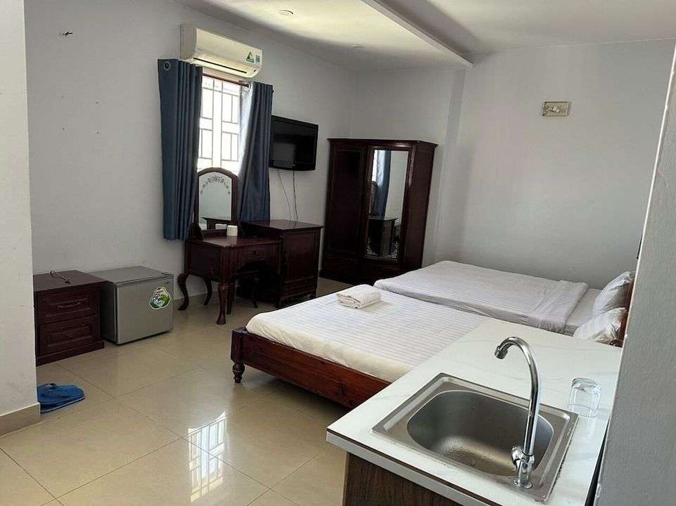 Không gian phòng nghỉ tại Khách sạn Hoàng Tây 2 by Bay Luxury - Khách sạn Quận 10