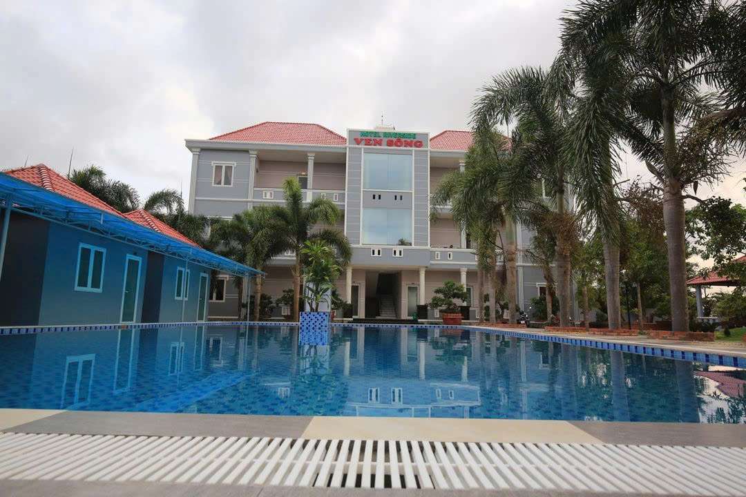 Ven Song Riverside Hotel- Khách sạn Hồ Tràm giá rẻ