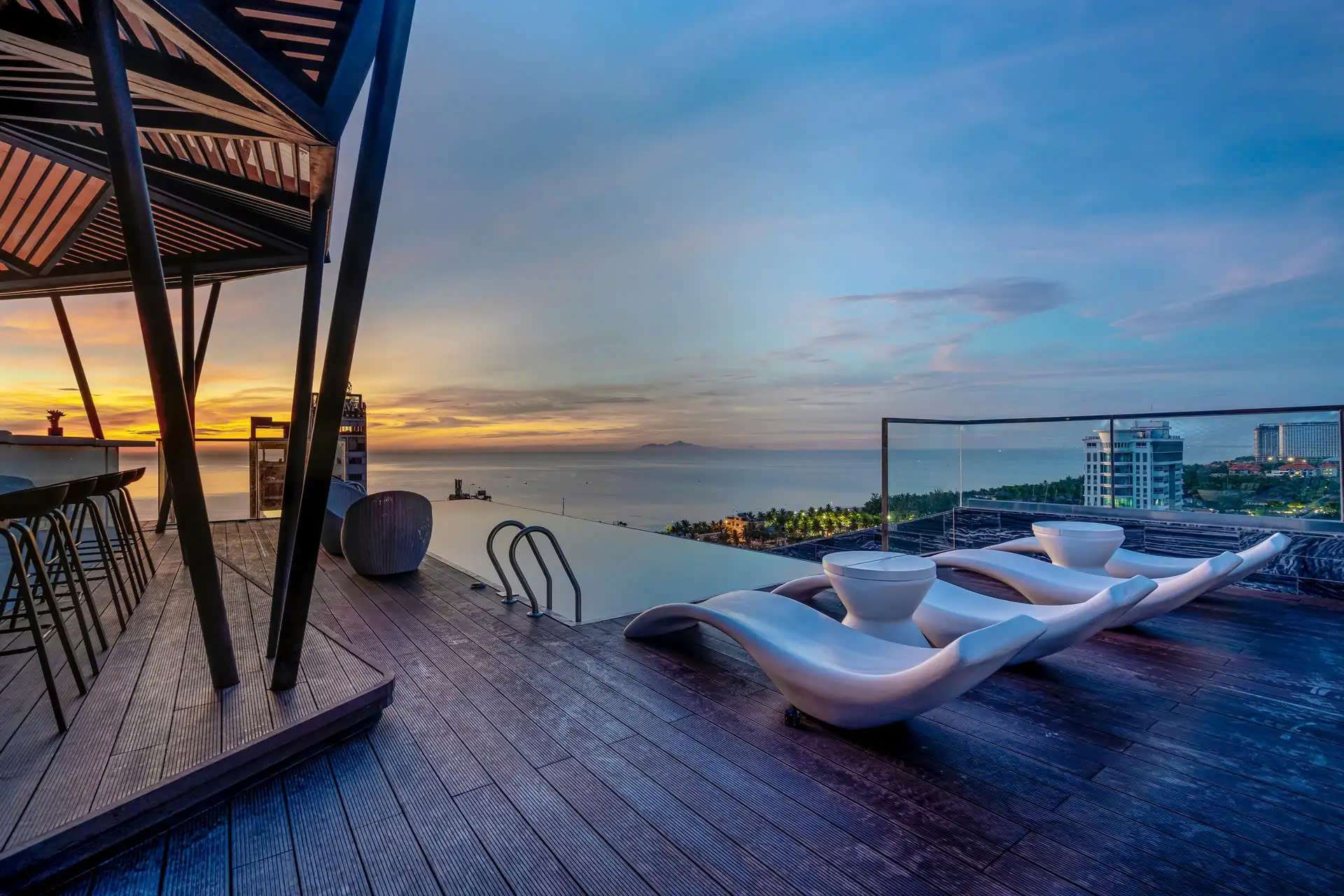 Draco Hotel & Suites - Khách sạn Đà Nẵng gần biển có hồ bơi
