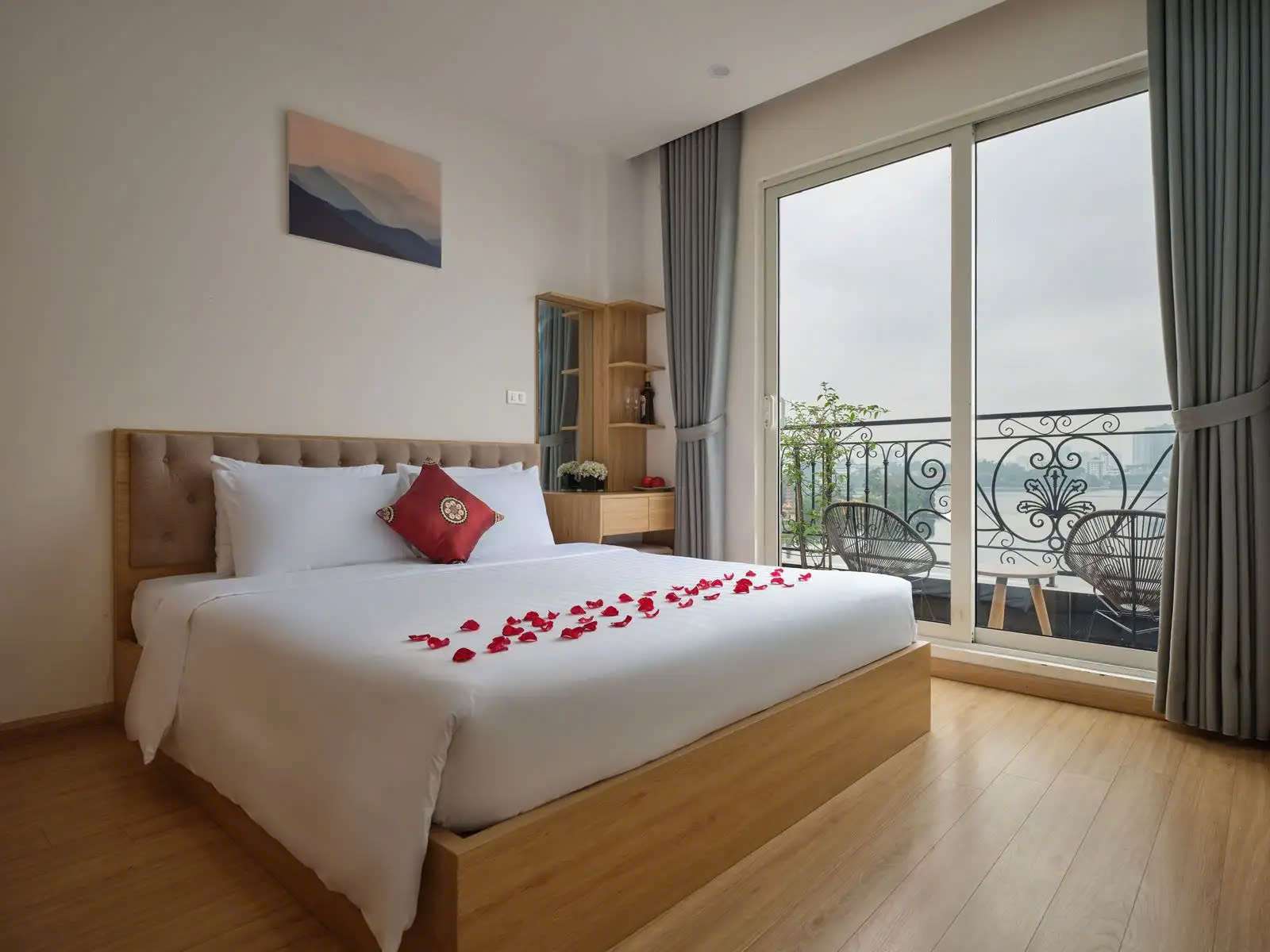 Moonlight Tây Hồ – Khách sạn ấm cúng với view đẹp, giá rẻ - Khách sạn Hồ Tây