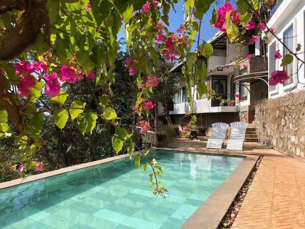 Homestay Thác Liên Khương có hồ bơi ngoài trời rộng rãi - Khách sạn Đức Trọng