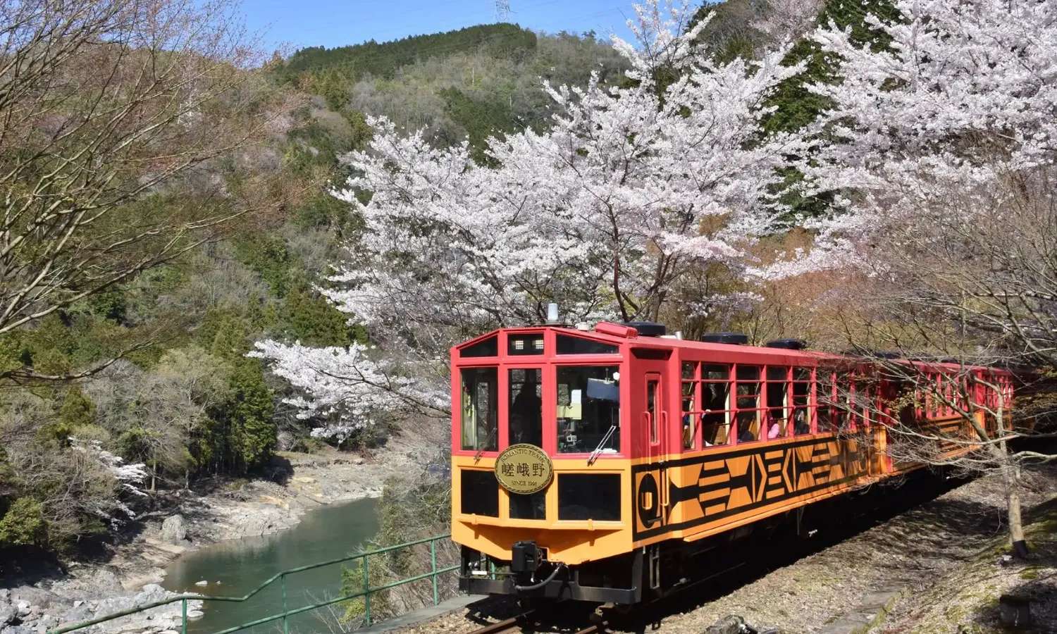 vé tàu Sagano Romantic Train từ Saga đi Kameoka