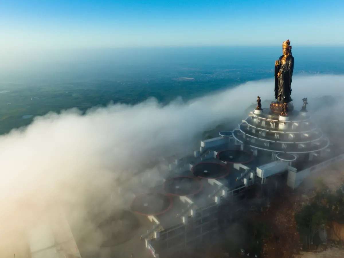 Vẻ đẹp hùng vĩ tại núi Bà Đen