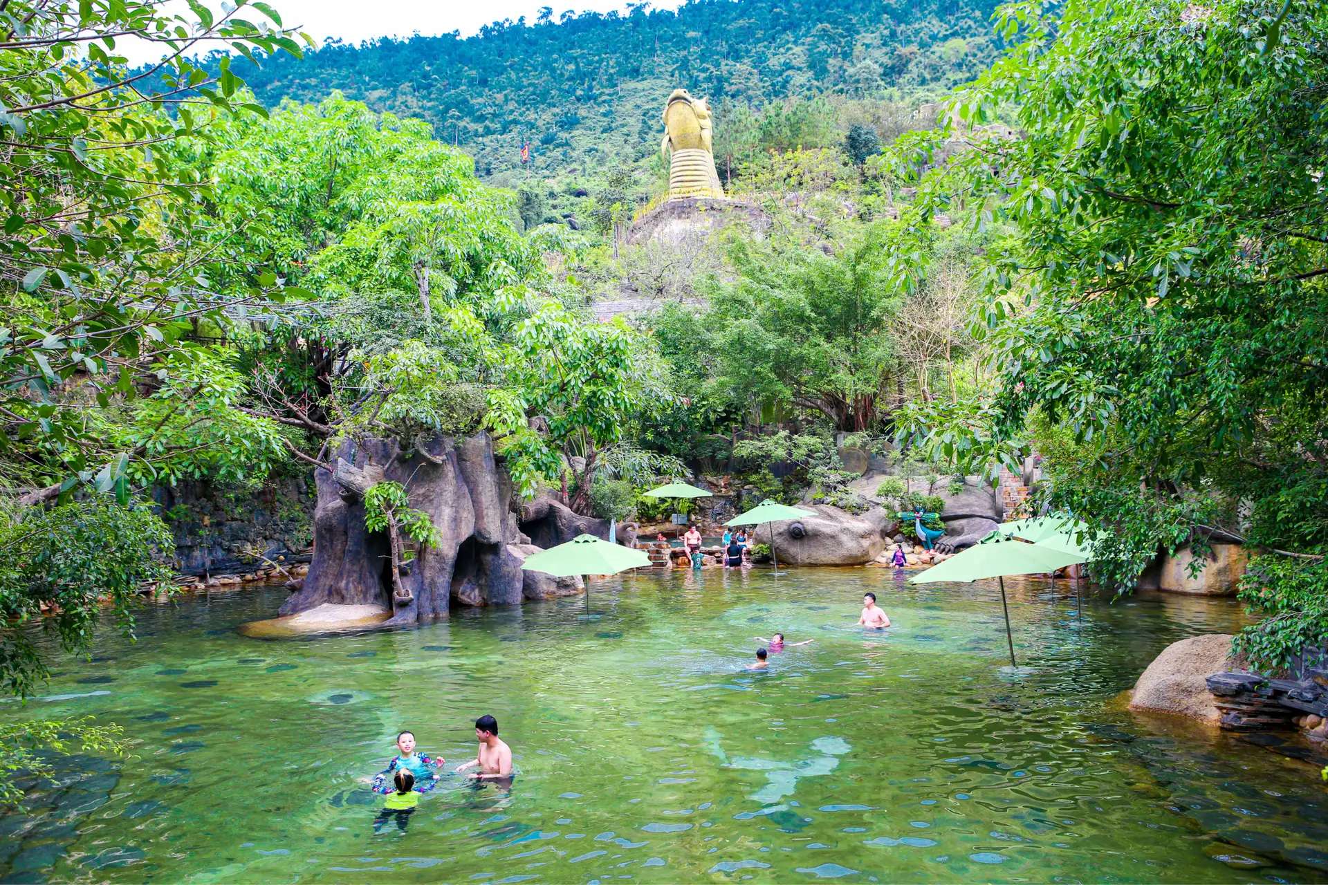 Công viên Suối khoáng nóng núi Thần Tài
