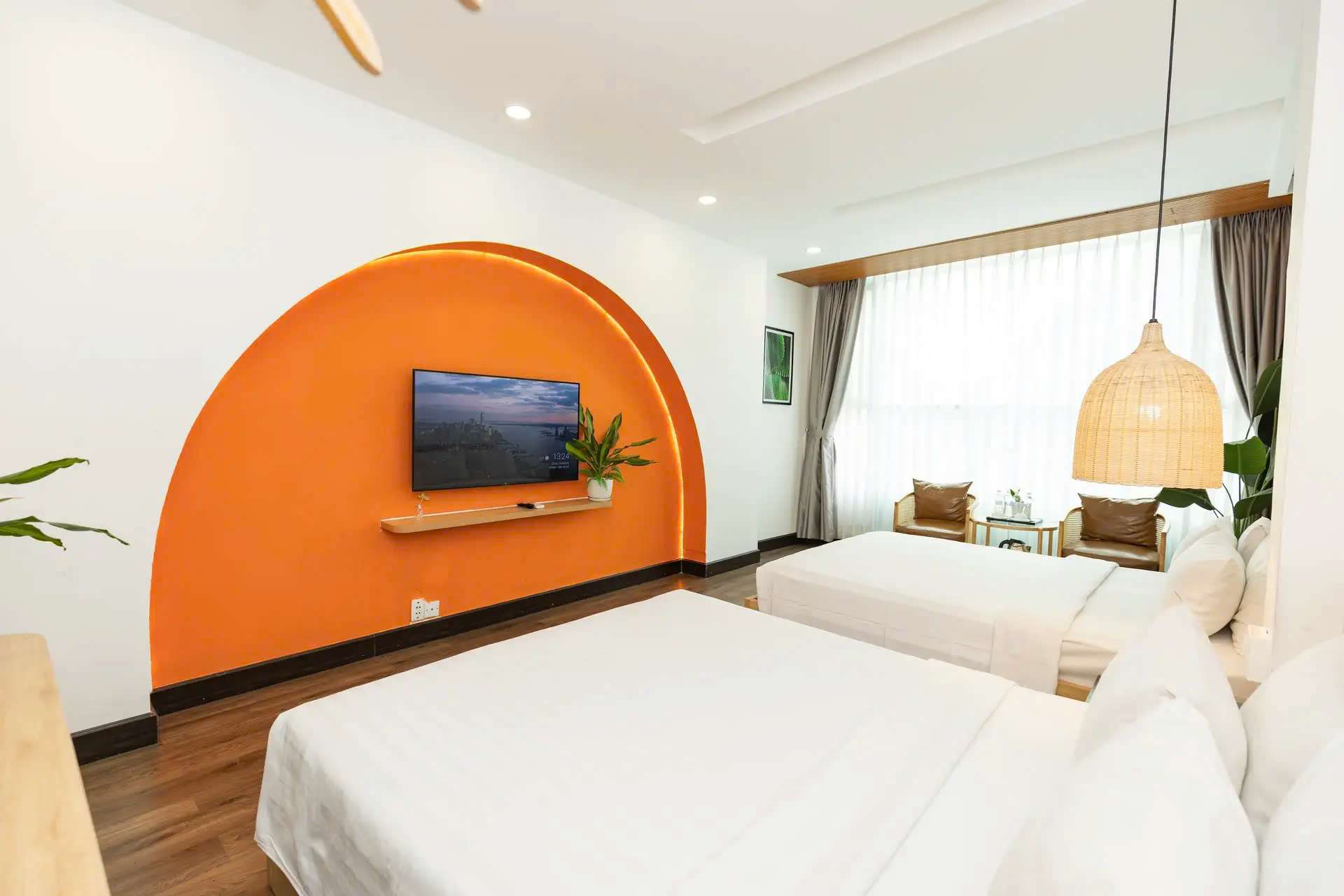 Khách sạn The One Premium - Khách sạn gần chợ Bến Thành