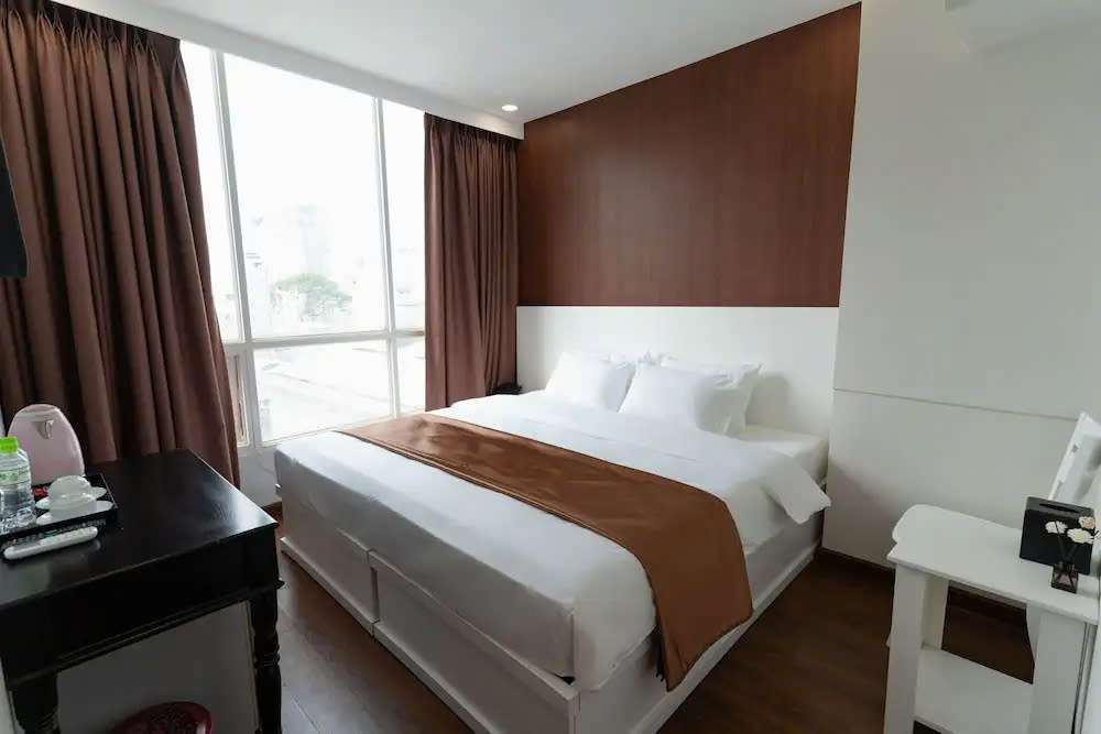 Khách sạn Queen Central - Khách sạn gần chợ Bến Thành