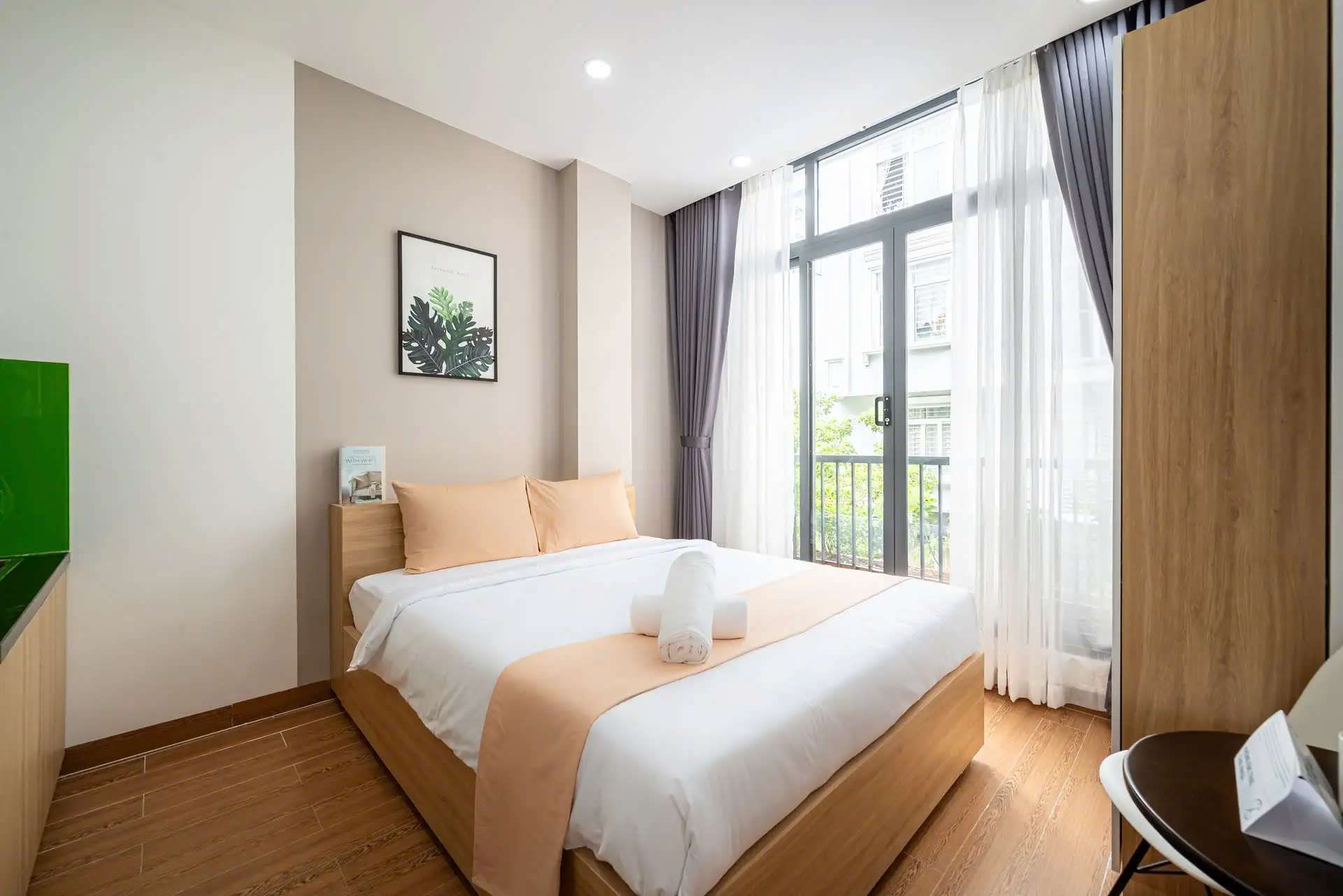 Khách sạn Cozrum Homes - Spring Residence - Khách sạn Bình Thạnh