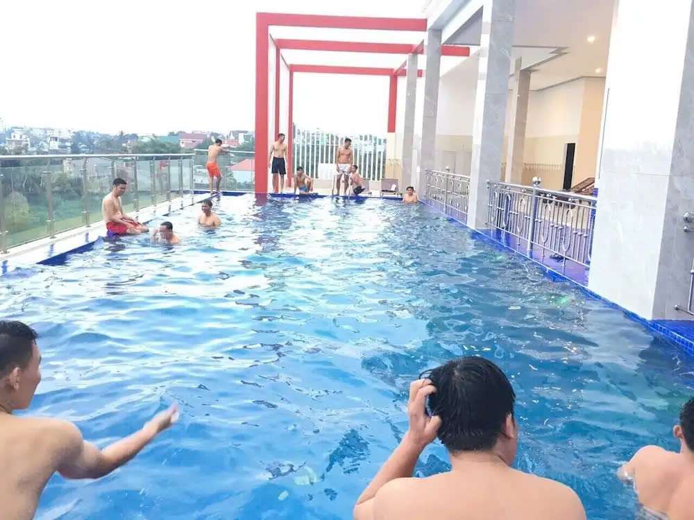 Hồ bơi rộng rãi tại Tam Châu Luxury - Khách sạn Bảo Lộc