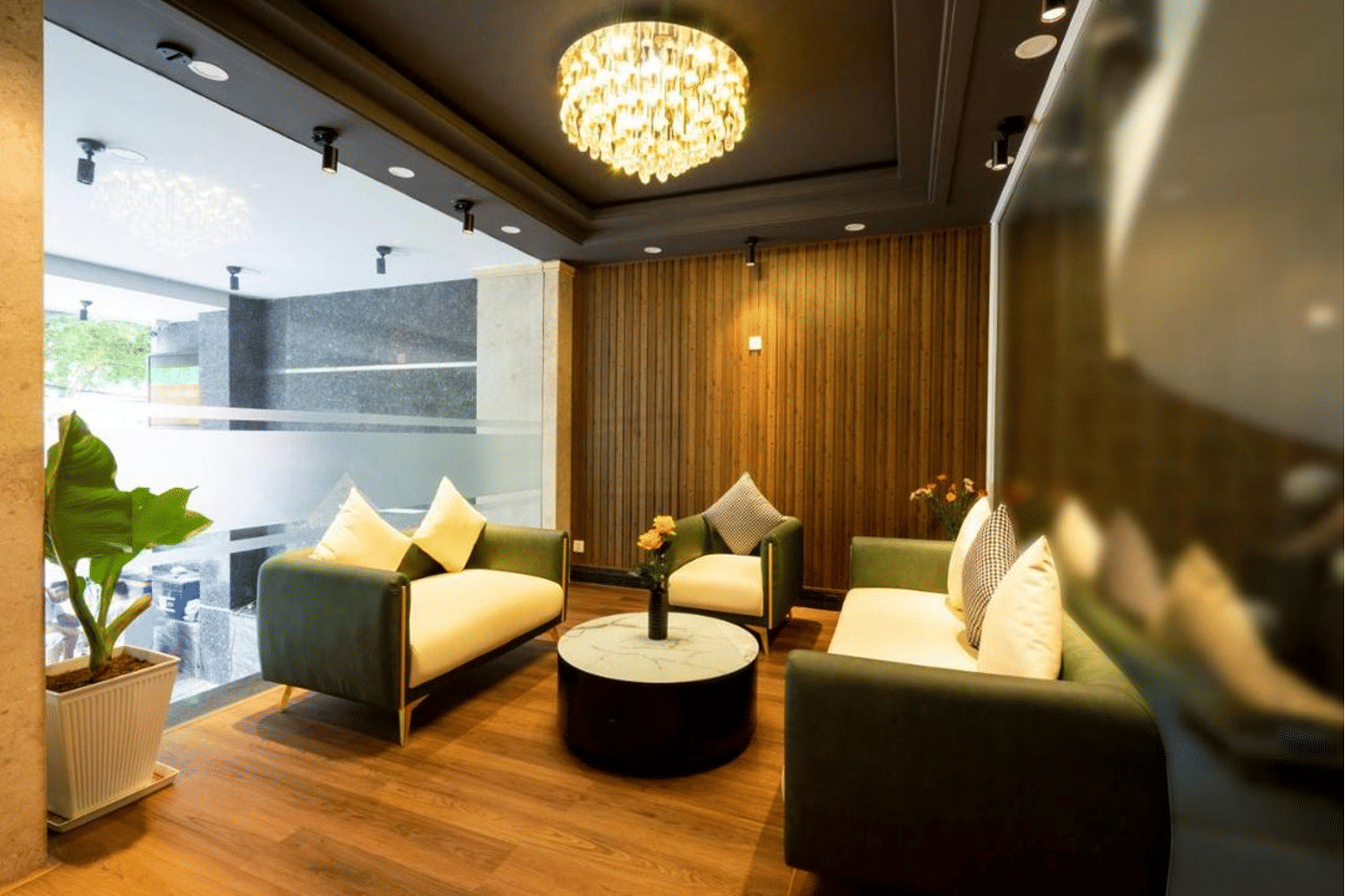 La Airport Tan Binh Hotel - Sảnh chờ sang trọng - Khách sạn quận Tân Bình