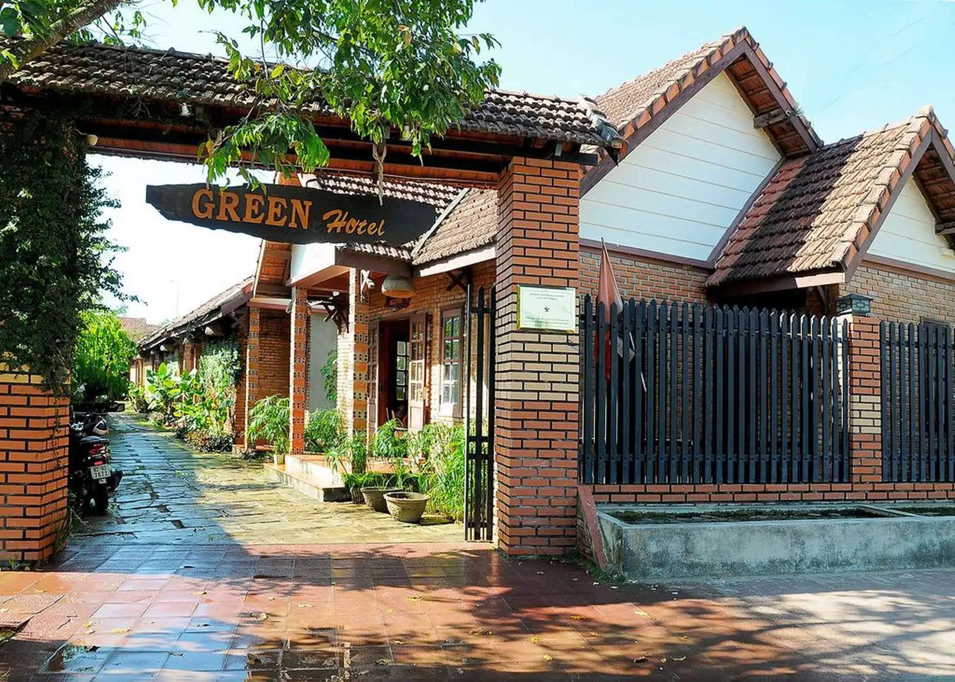 Green Hotel Kontum có thiết kế mộc mạc - Khách sạn Kon Tum