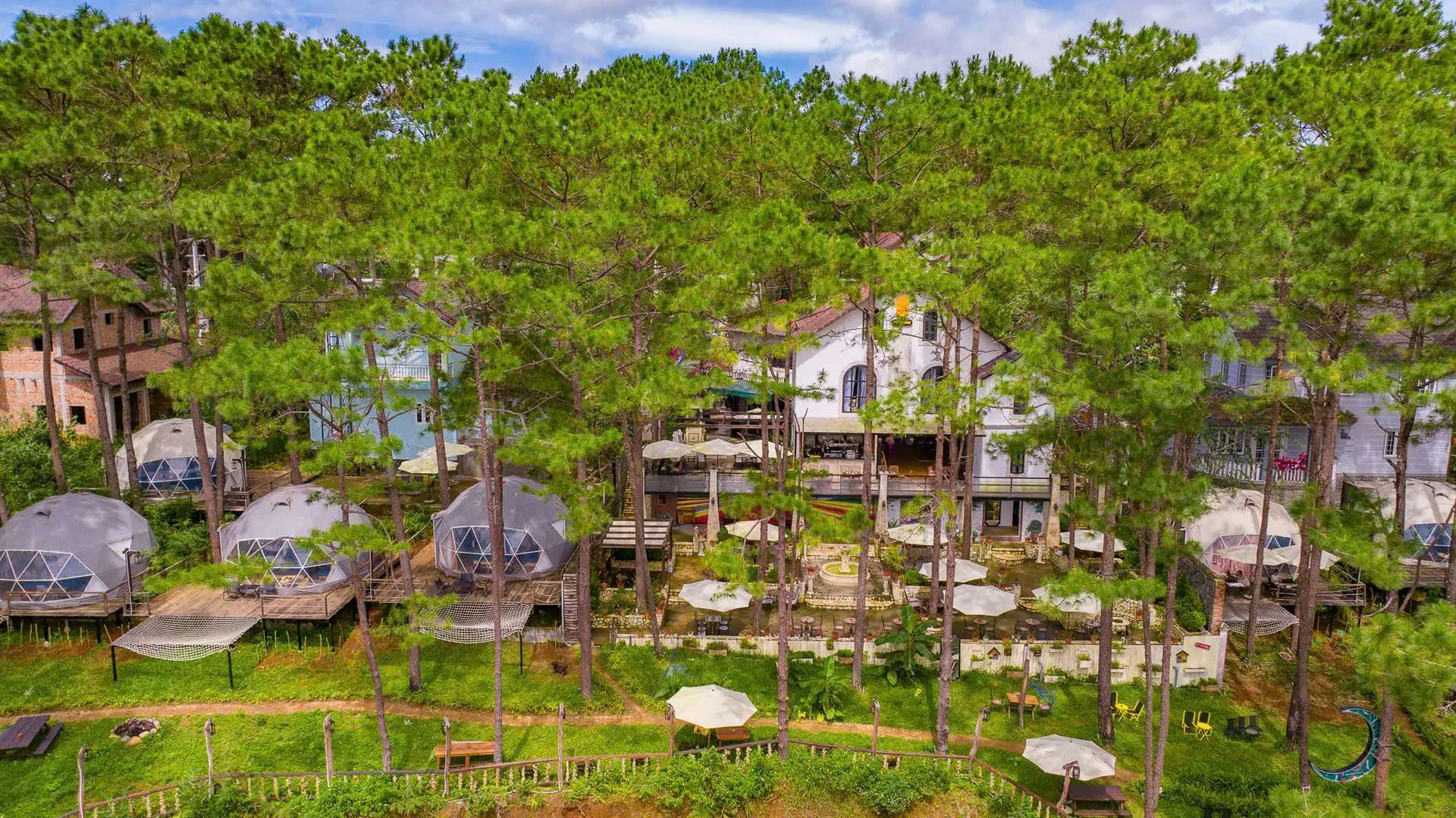 De Vivre Homestay Măng Đen nằm giữa rừng thông - Khách sạn Kon Tum