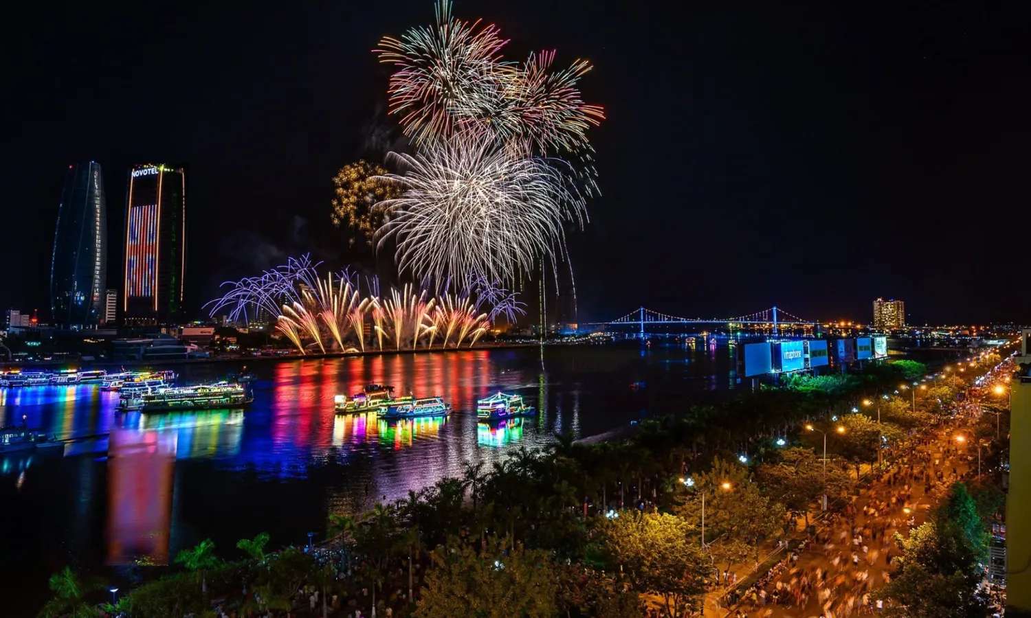 lễ hội pháo hoa bên sông Hàn