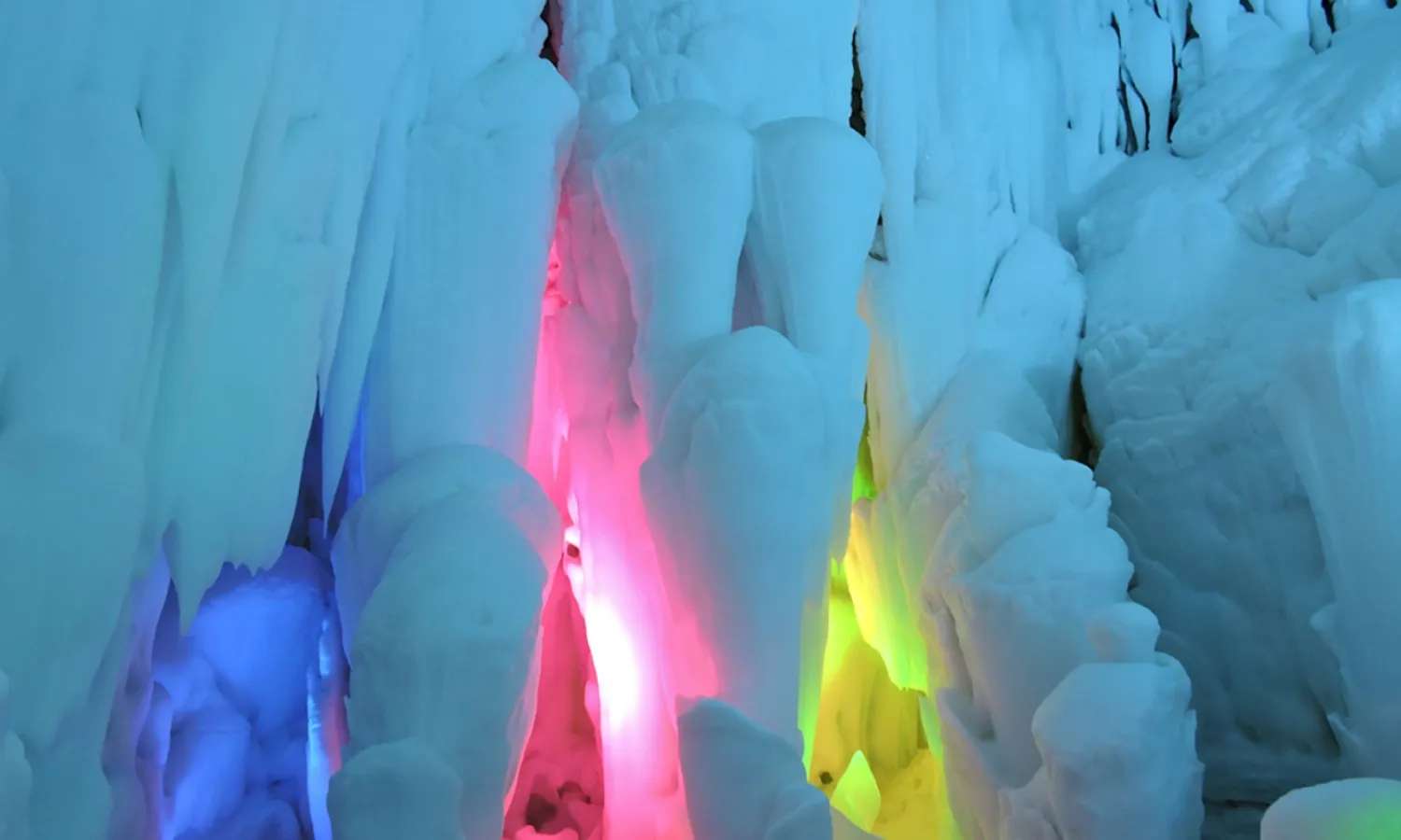 Kỳ quan băng giá tại Hokkaido Ice Pavilion.