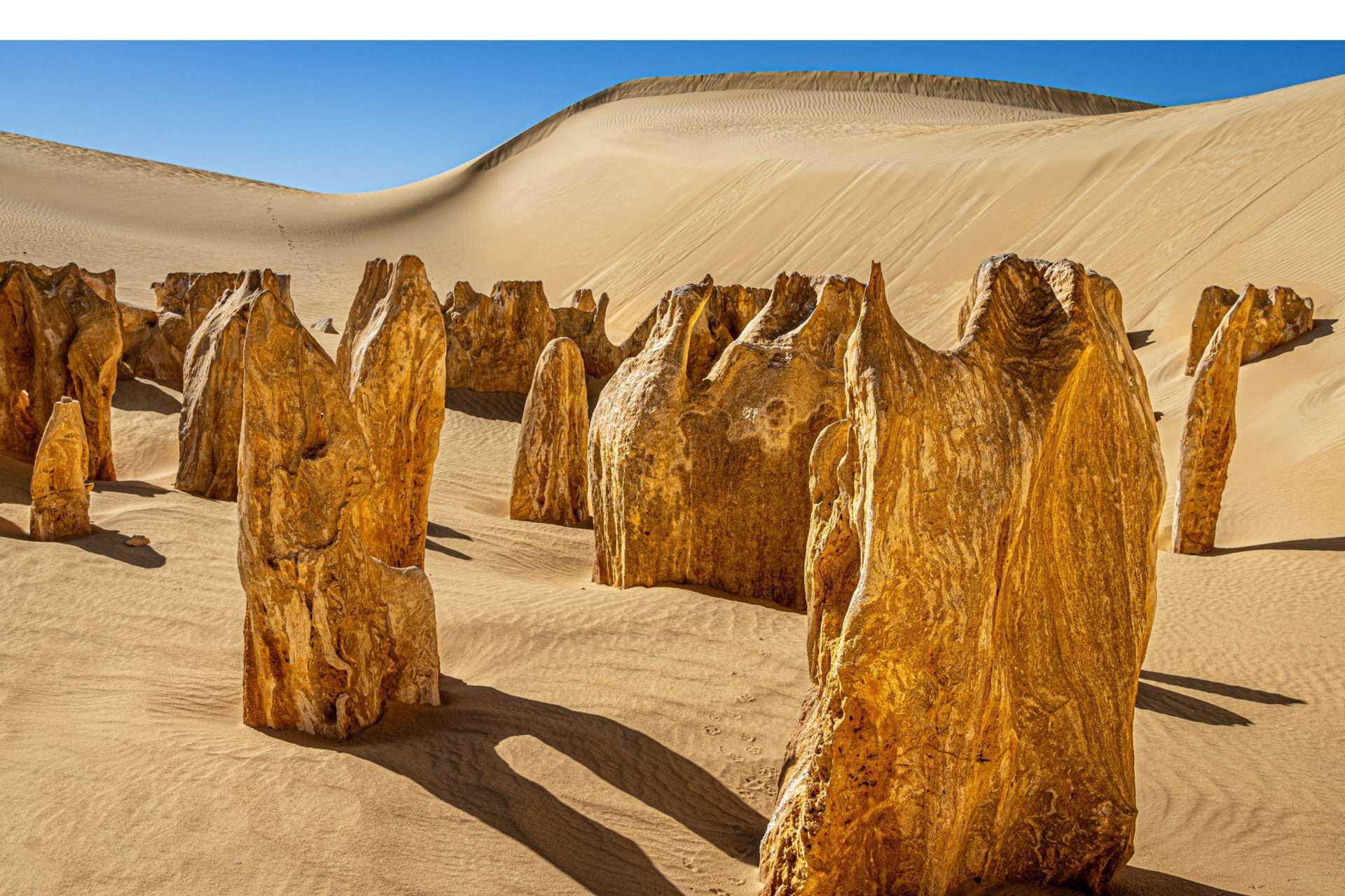 Vẻ đẹp độc đáo của sa mạc Pinnacles