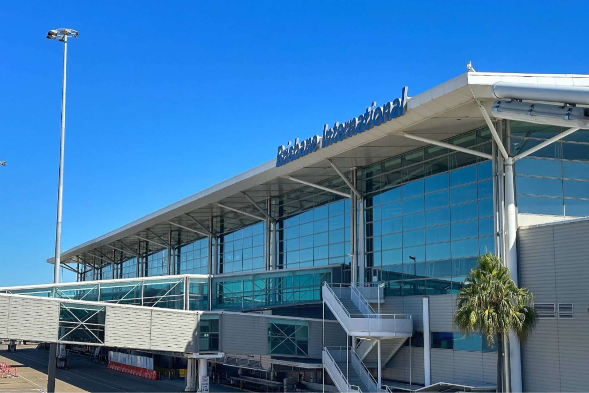 Phía trước nhà ga quốc tế sân bay Brisbane