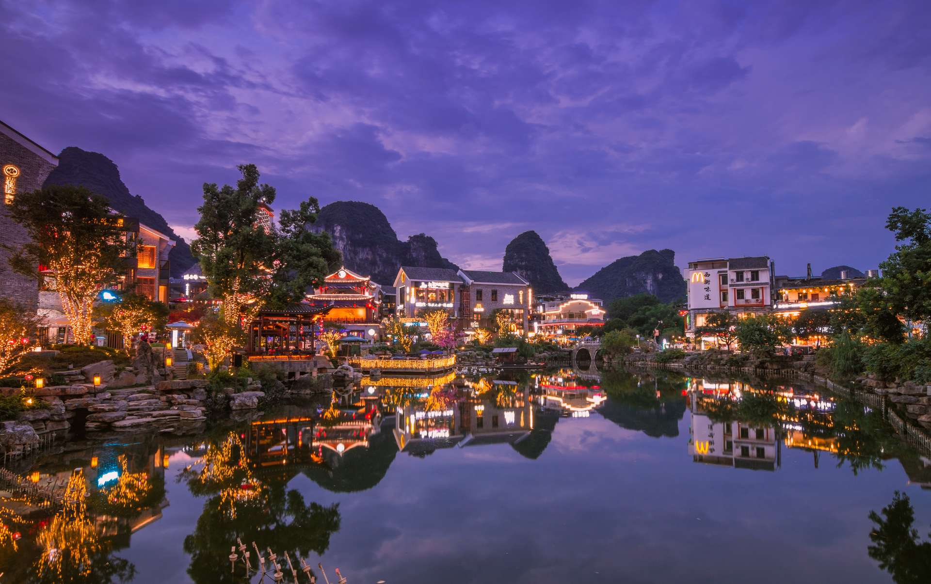 Cảnh đêm Phố Tây ở Yangshuo Quế Lâm