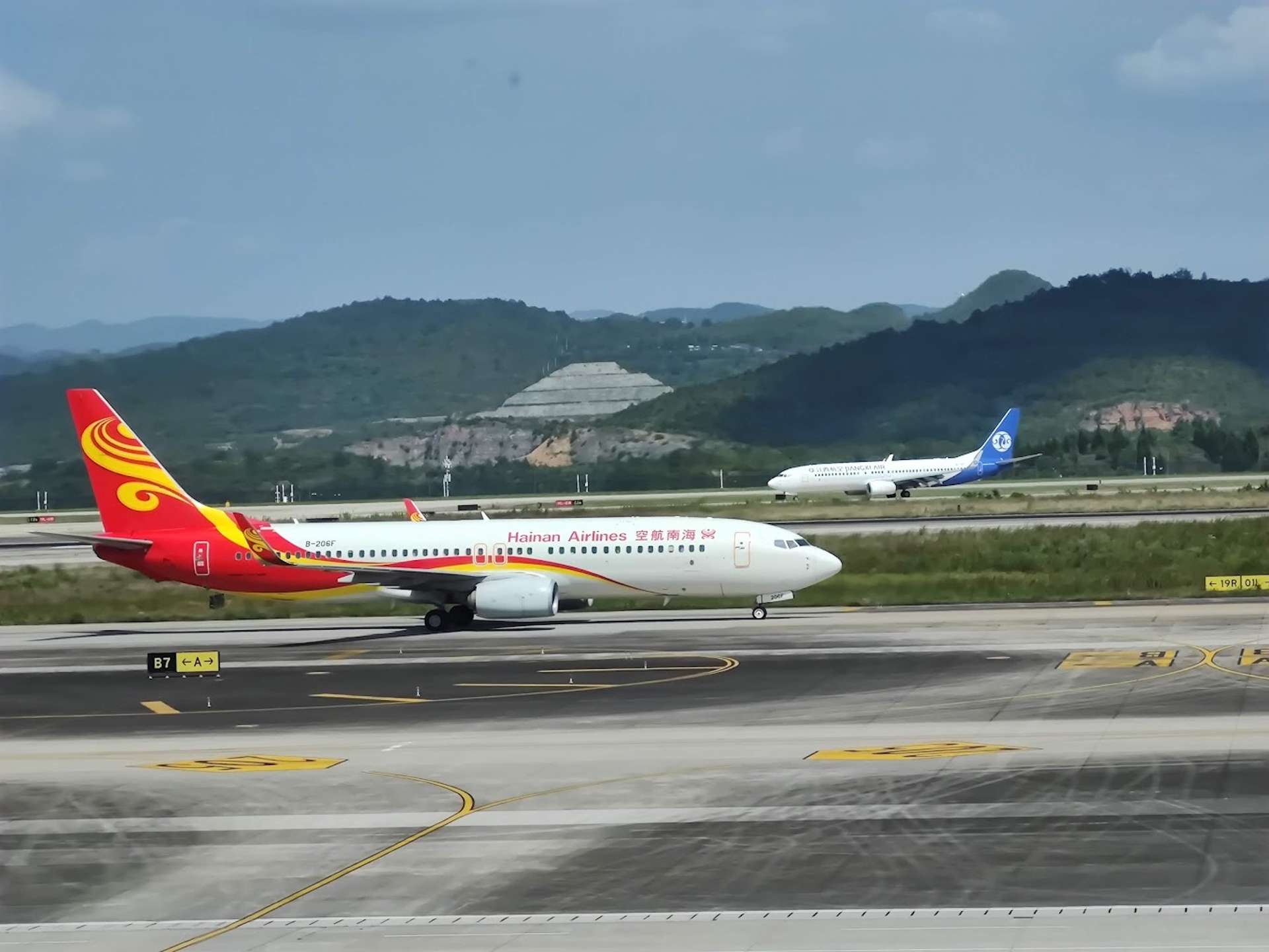 Không gian sân đỗ tàu bay sân bay Long Động Bảo Quý Dương