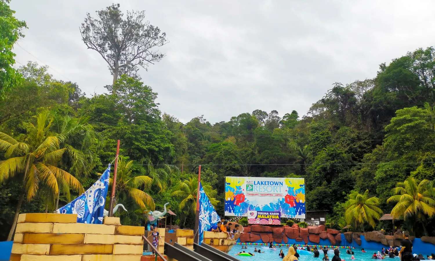 Bukit Merah Laketown Waterpark