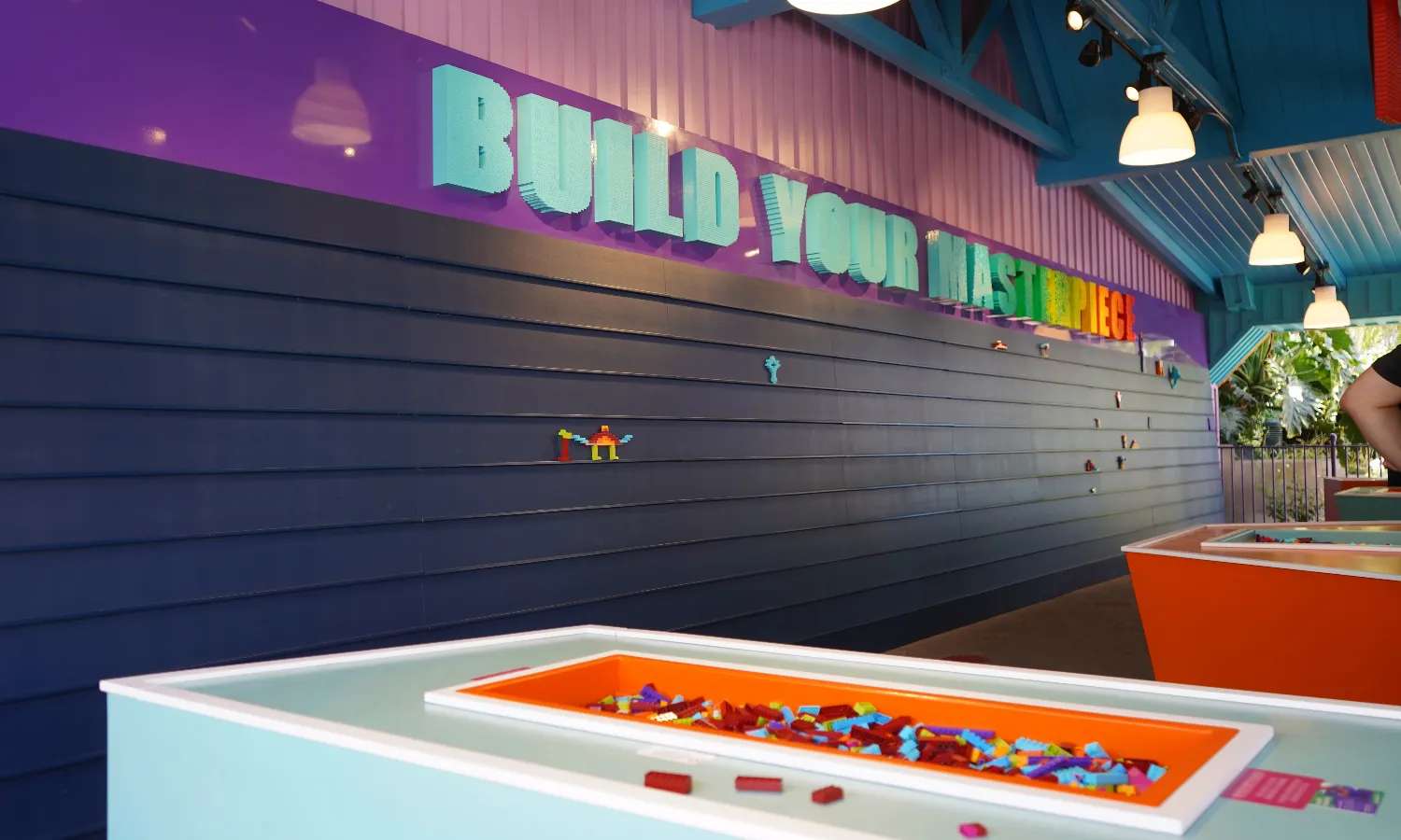 lắp ráp và xây dựng các mô hình LEGOLAND California