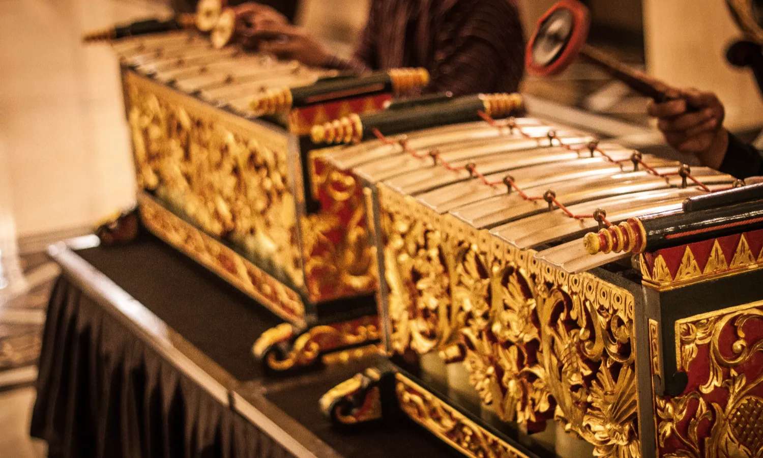 Hình ảnh bộ nhạc cụ truyền thống Gamelan tại Legong Dance Show