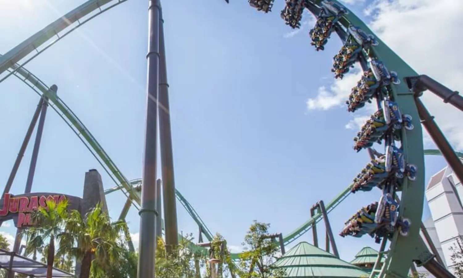 Tàu lượn siêu tốc The Flying Dinosaur tại universal studios japan