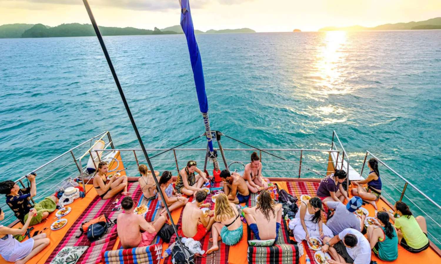 du thuyền ngắm hoàng hôn Langkawi