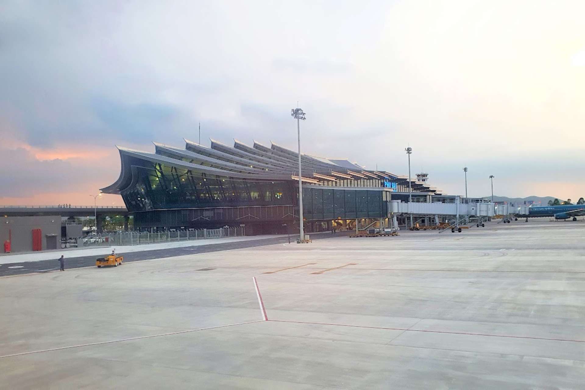 Không gian sân đỗ tàu bay sân bay Phú Bài