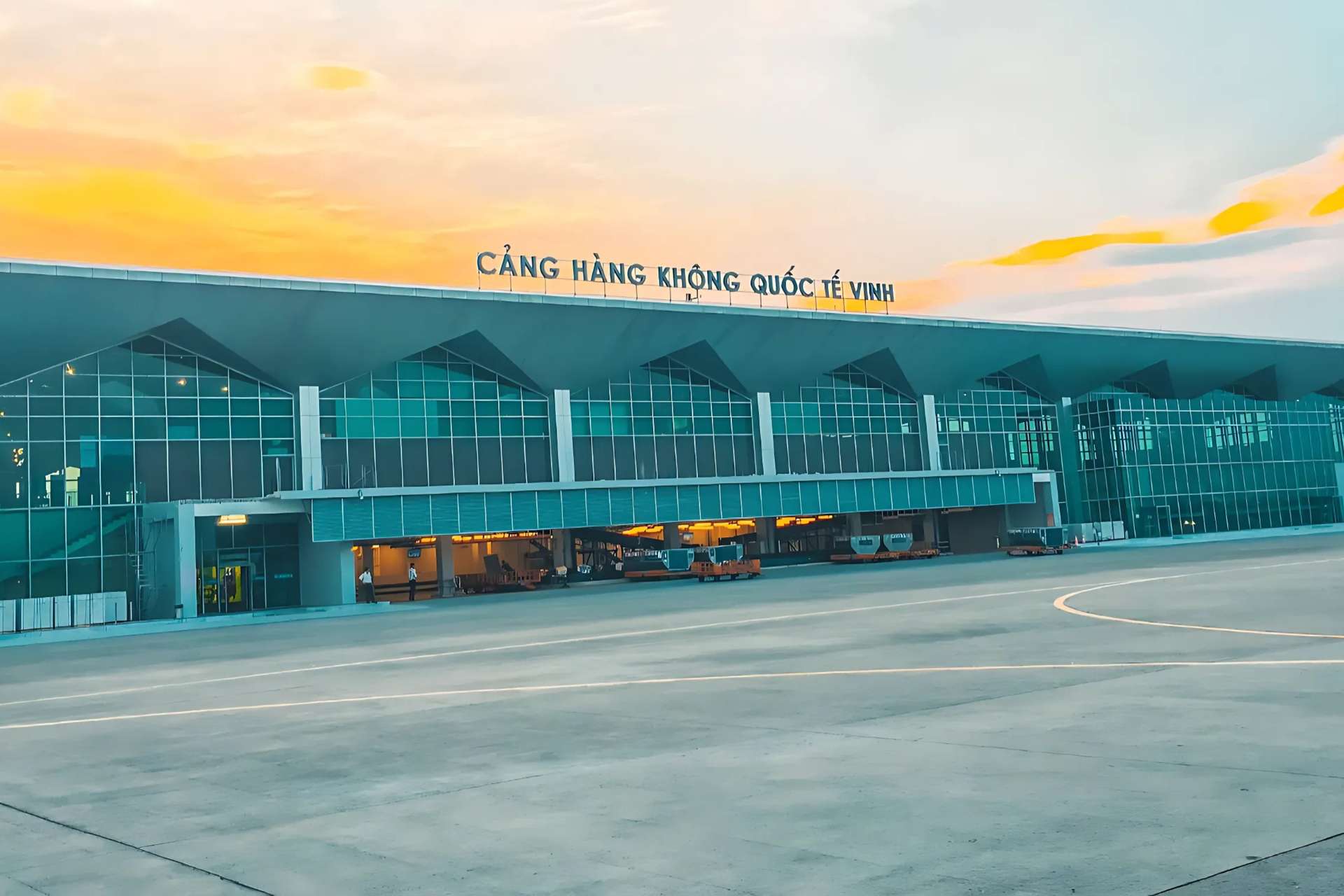 Phía trước nhà ga hành khách sân bay Vinh