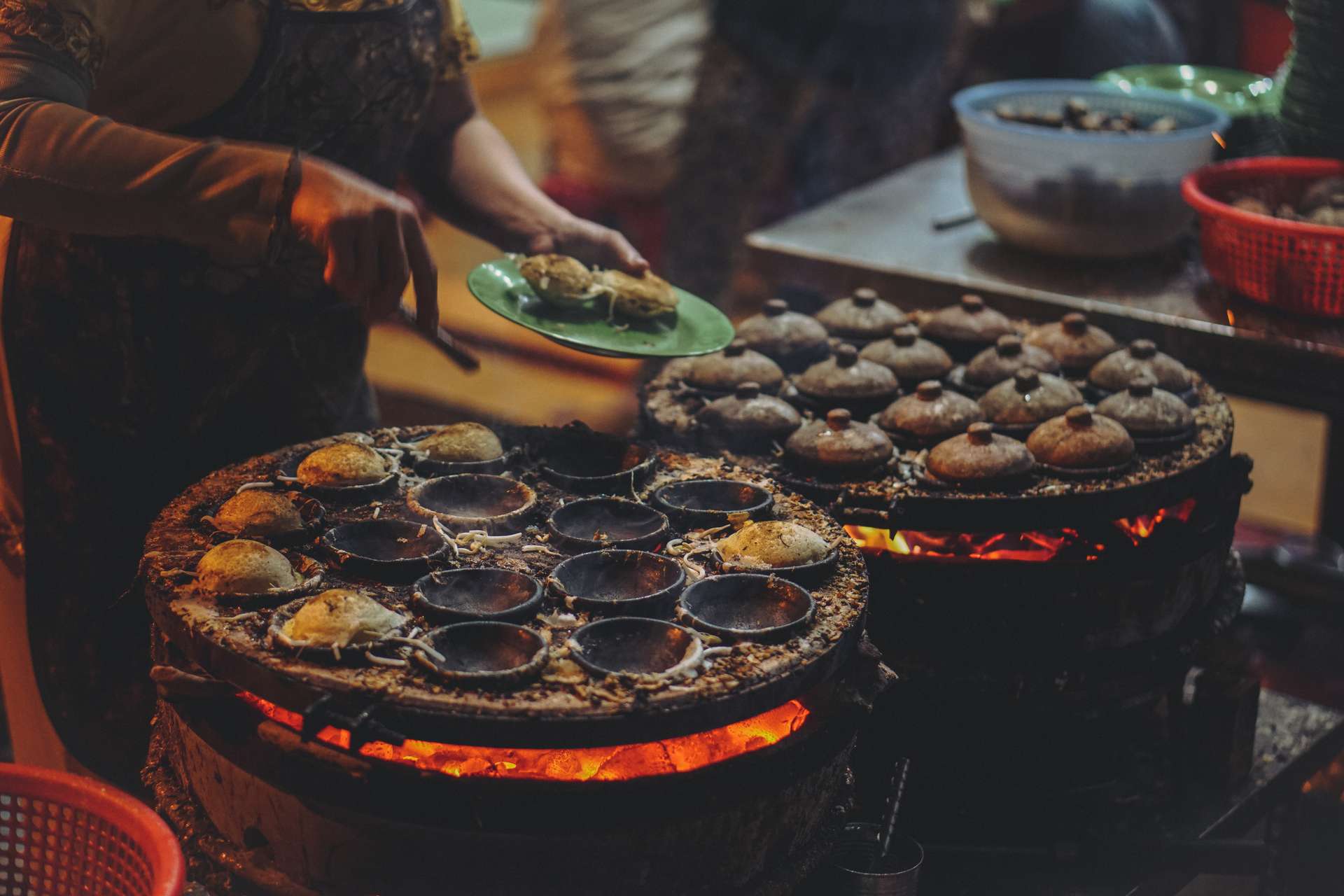 Tiệm bánh căn địa phương tại Đà Lạt