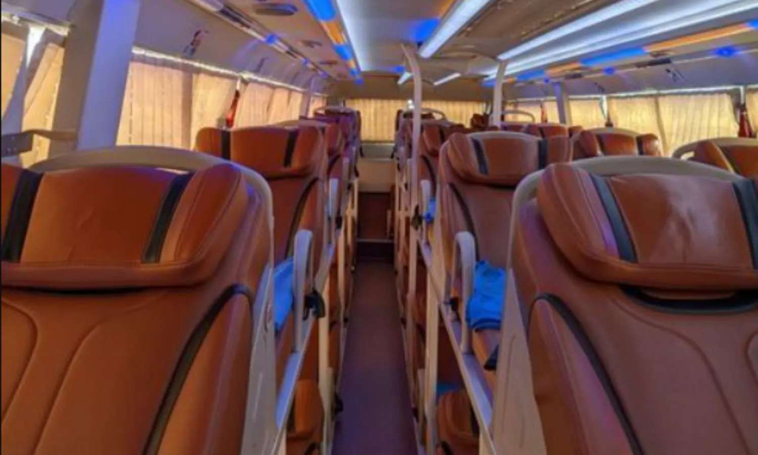 Xe limousine với hệ thống ghế bọc da cao cấp