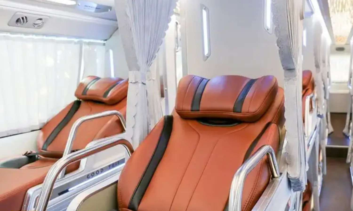 không gian nghỉ ngơi thoải mái trên xe limousine