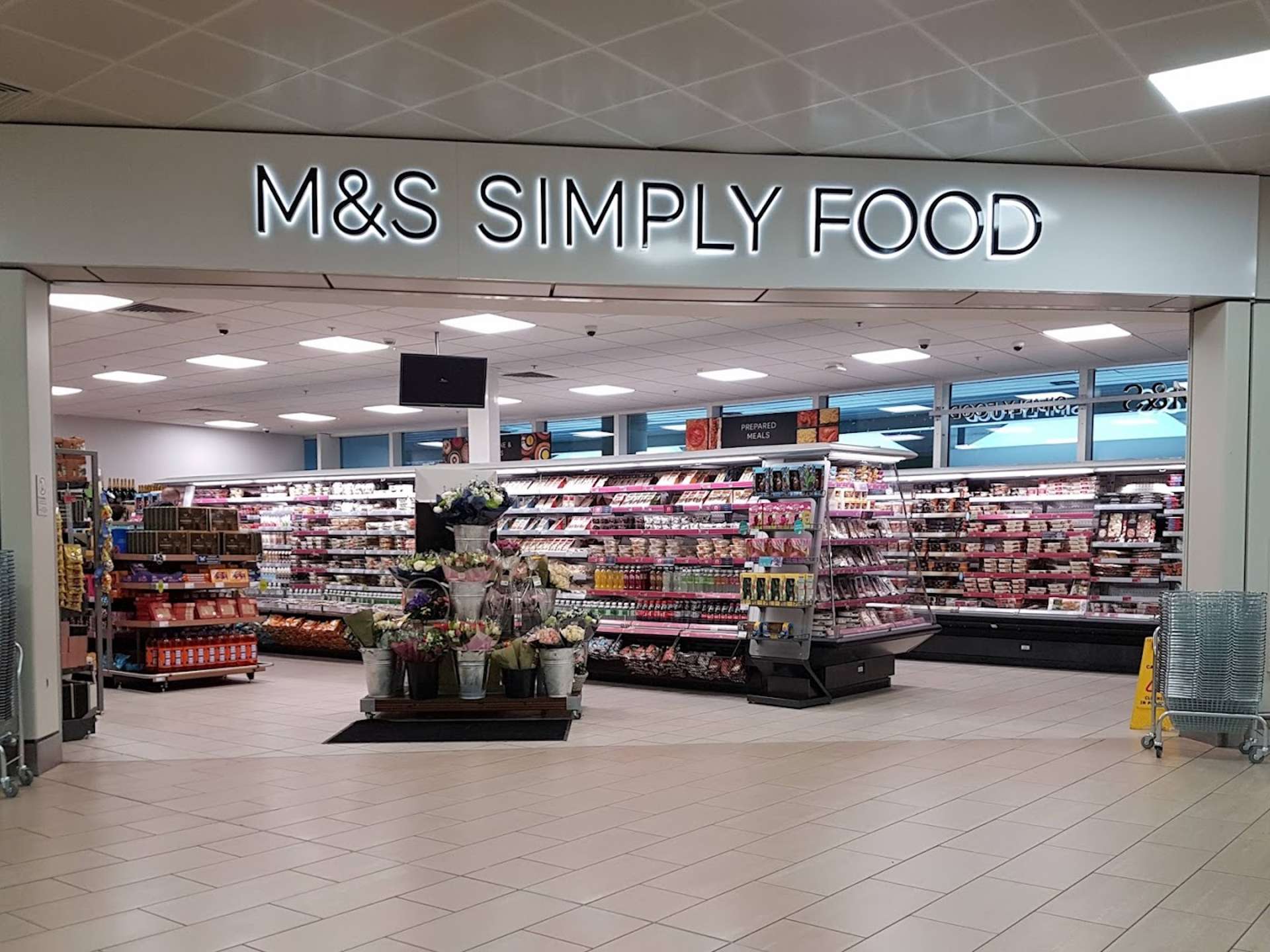 Khu vực mua sắm tại sân bay Glasgow