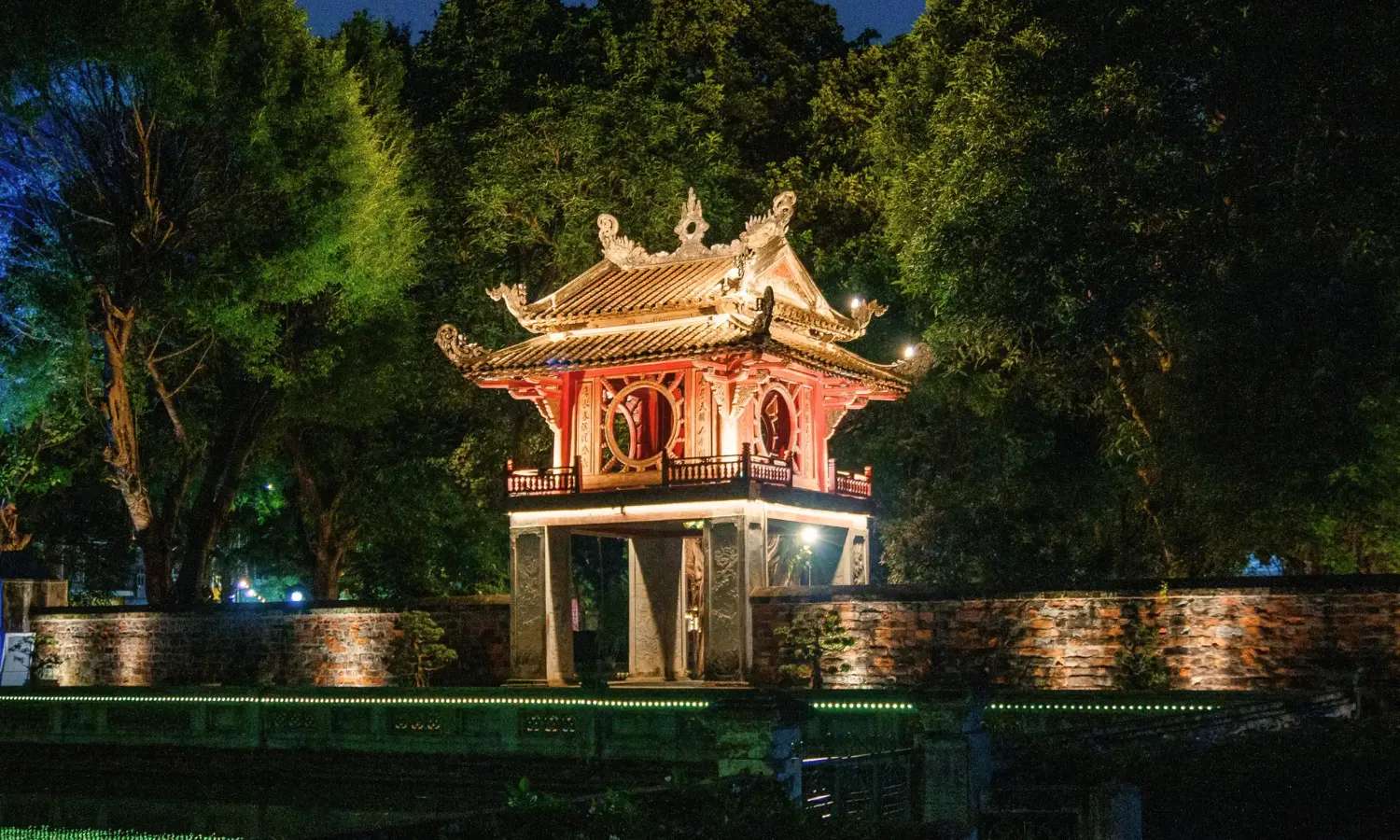 Tour đêm Văn miếu - Quốc Tử Giám