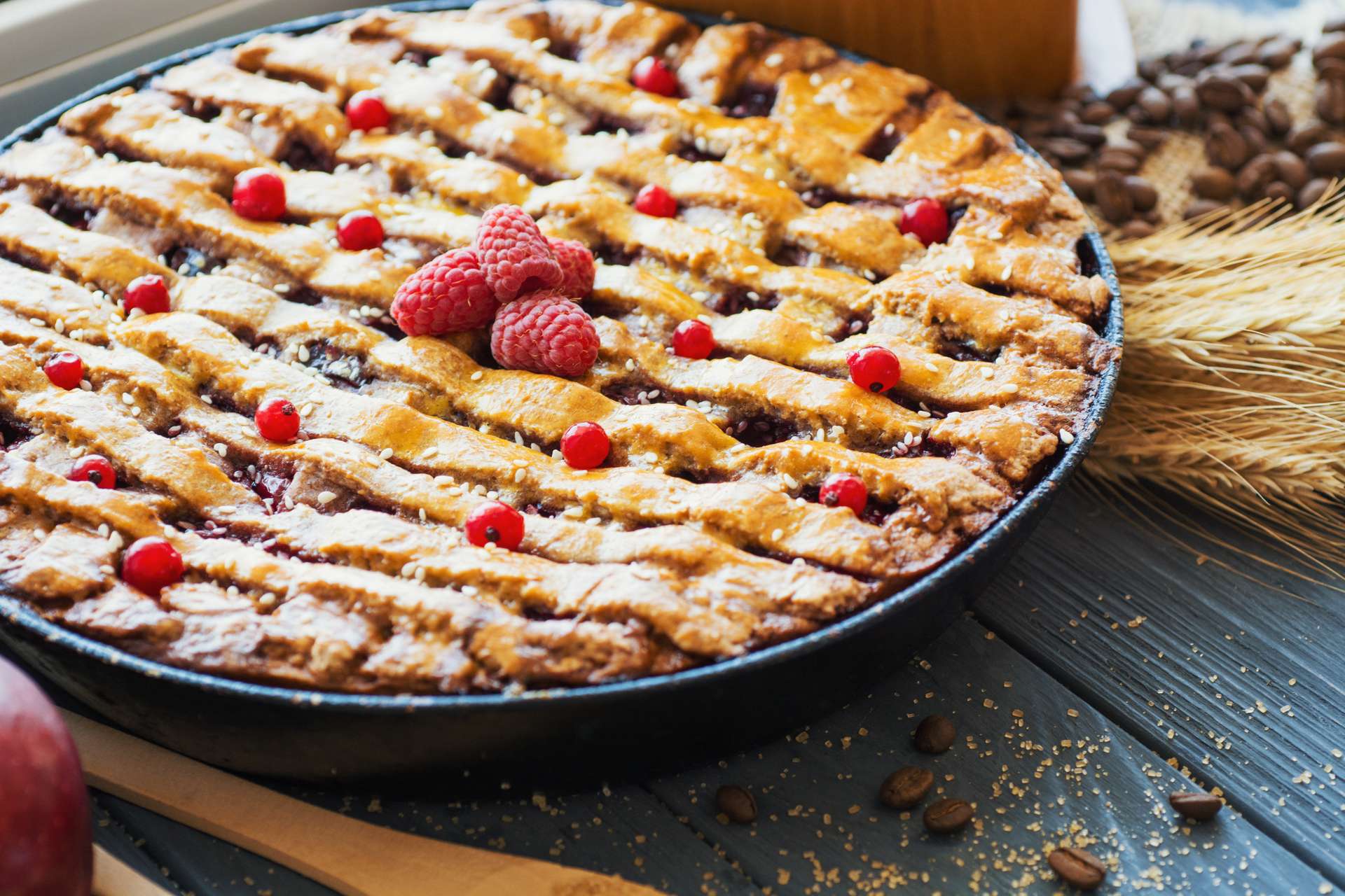 Món bánh Saskatoon Berry Pie ngọt nhân quả mọng