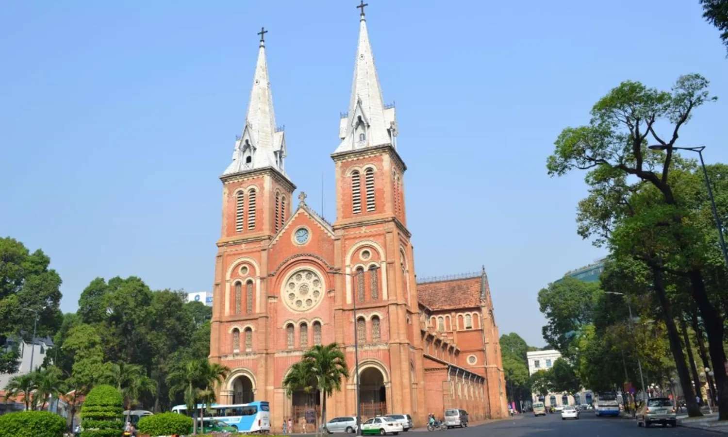 nhiều điểm tham quan tại Sài Gòn