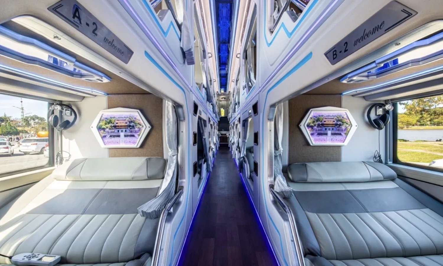 Không gian xe limousine phòng đôi