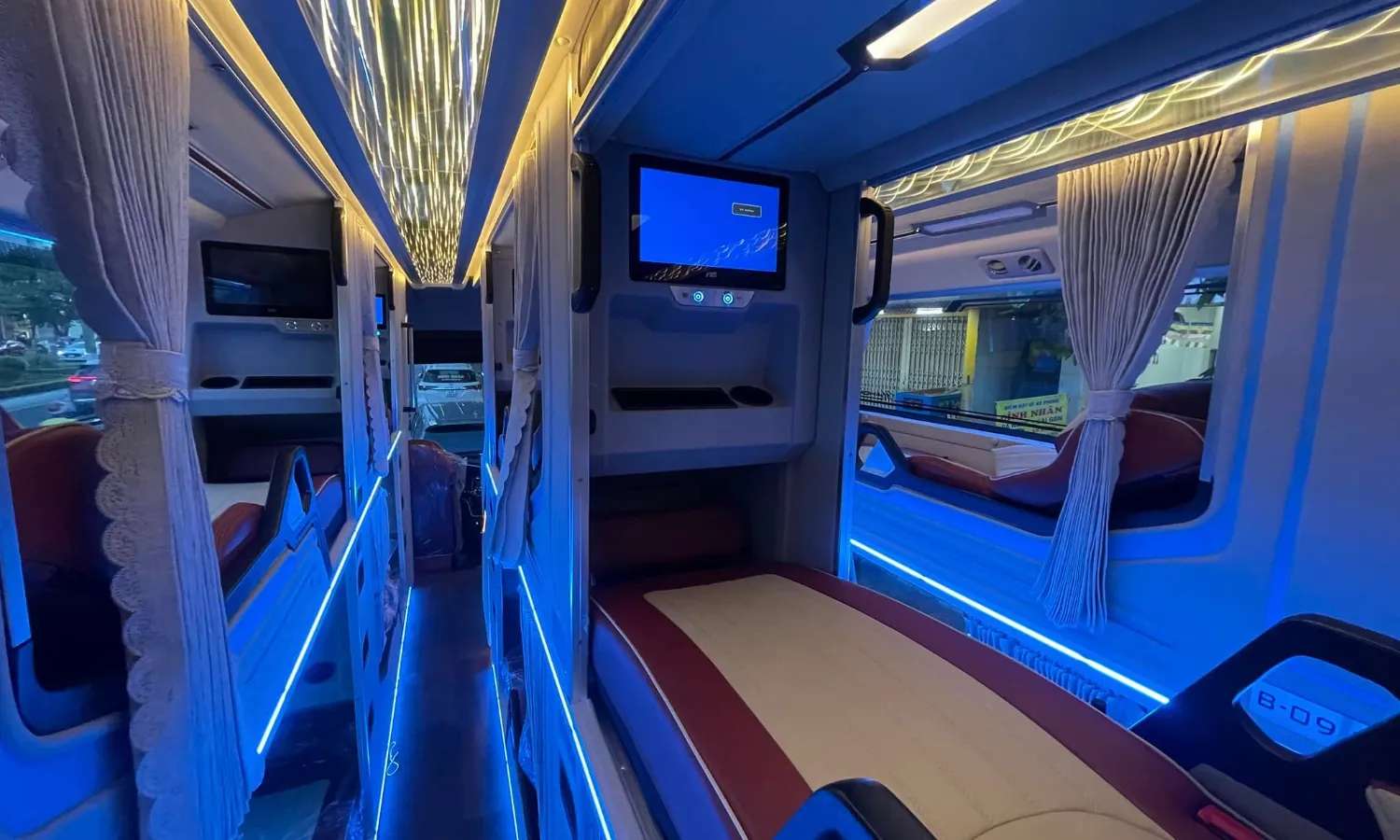 Limousine 32 phòng có rèm che