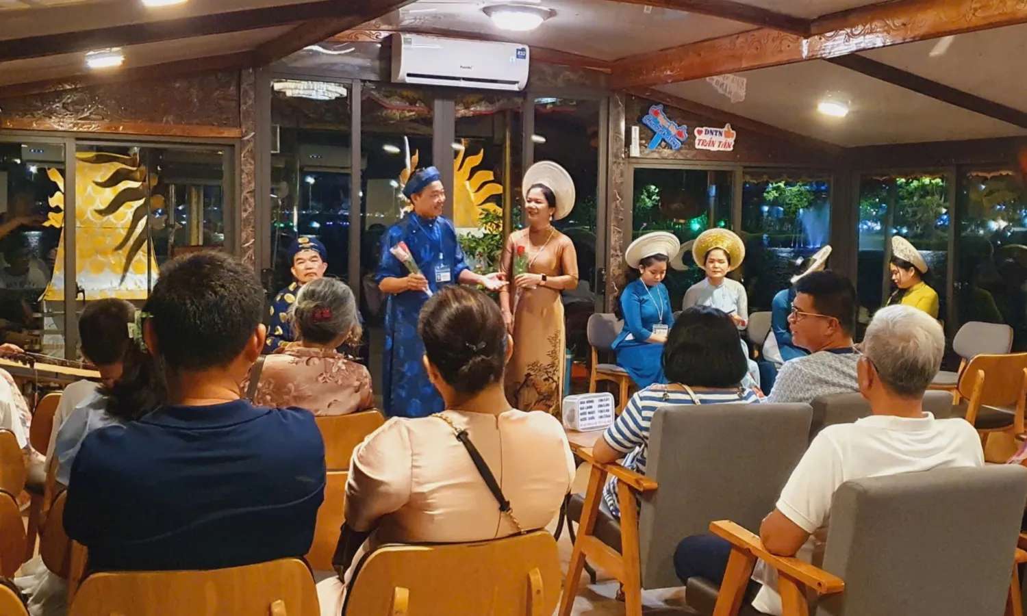 nghe ca Huế trên sông Hương